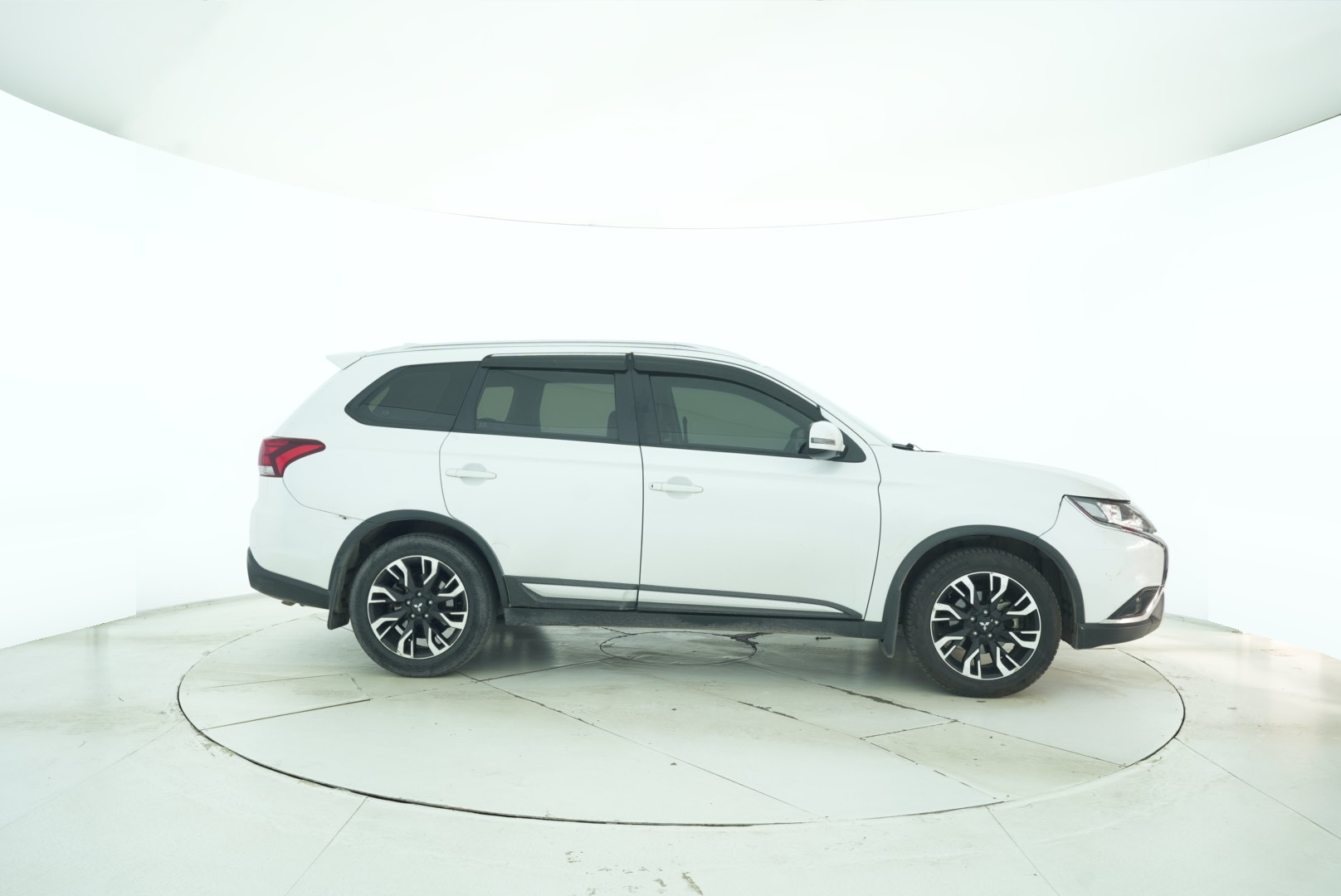 Mitsubishi Outlander 2019 — фото 7