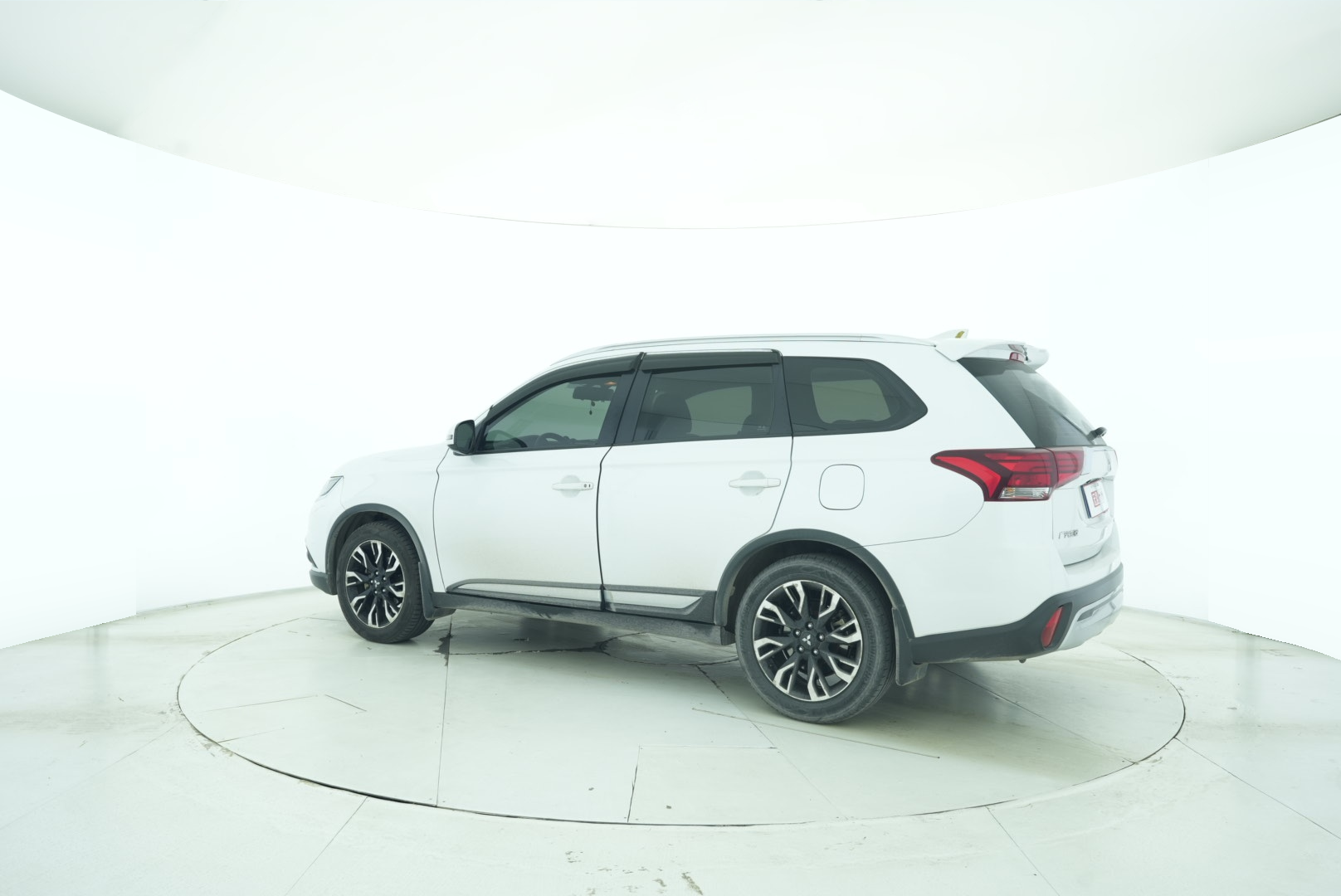 Mitsubishi Outlander 2019 — фото 4