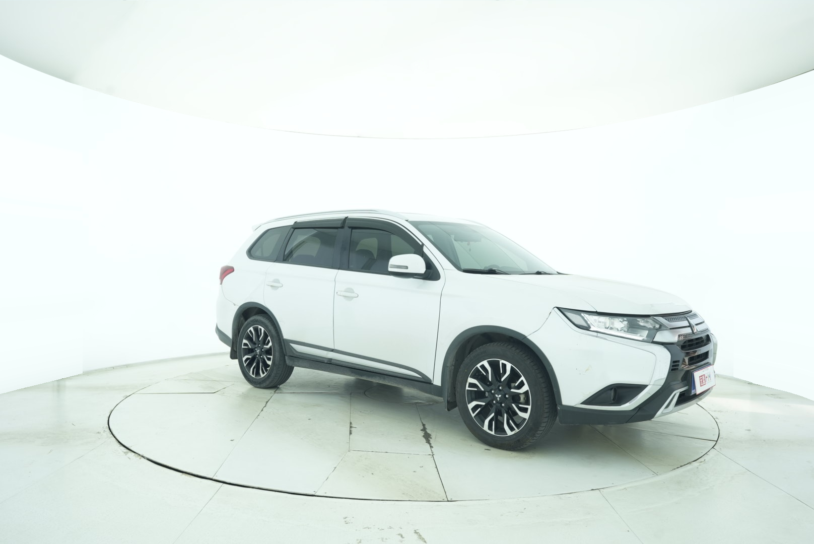 Mitsubishi Outlander 2019 — фото 8