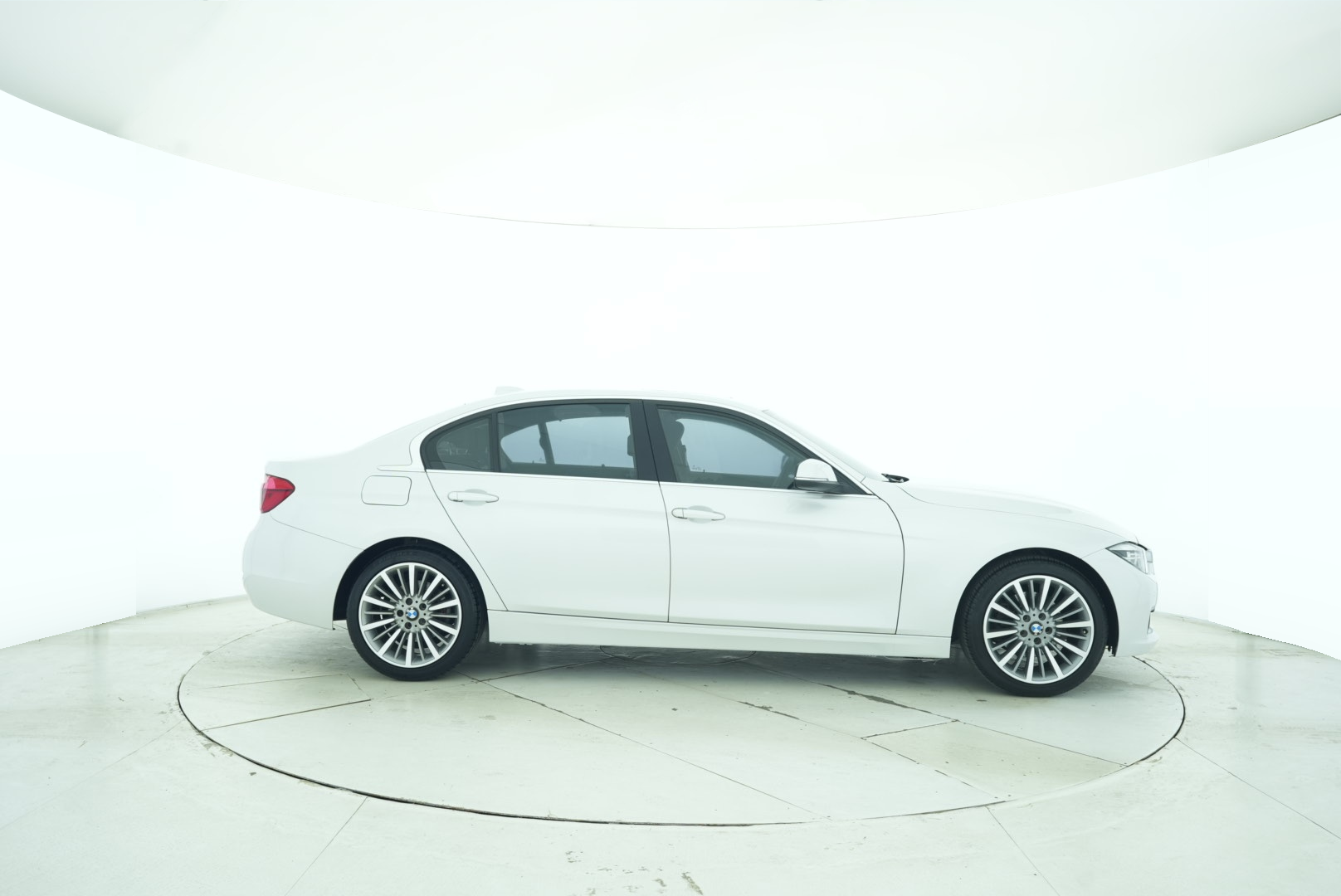 BMW 3 Series 2019 — фото 12
