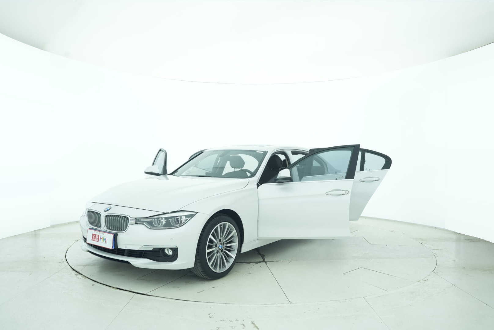 BMW 3 Series 2019 — фото 18