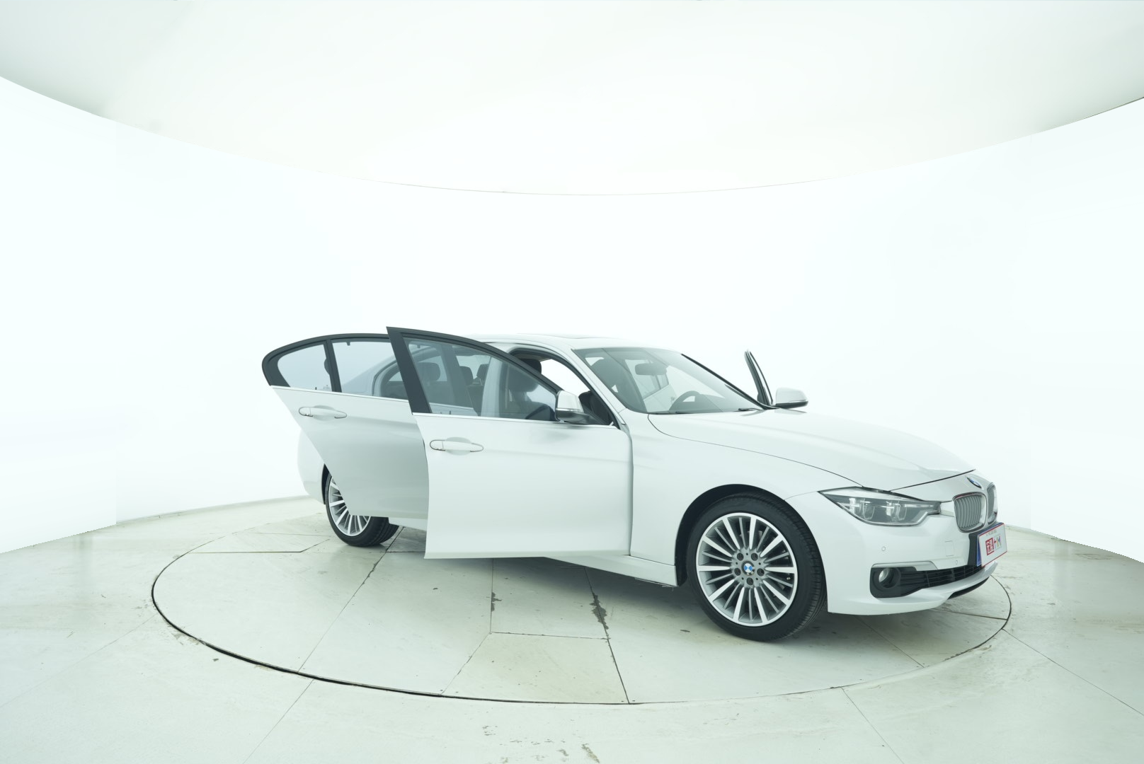 BMW 3 Series 2019 — фото 24