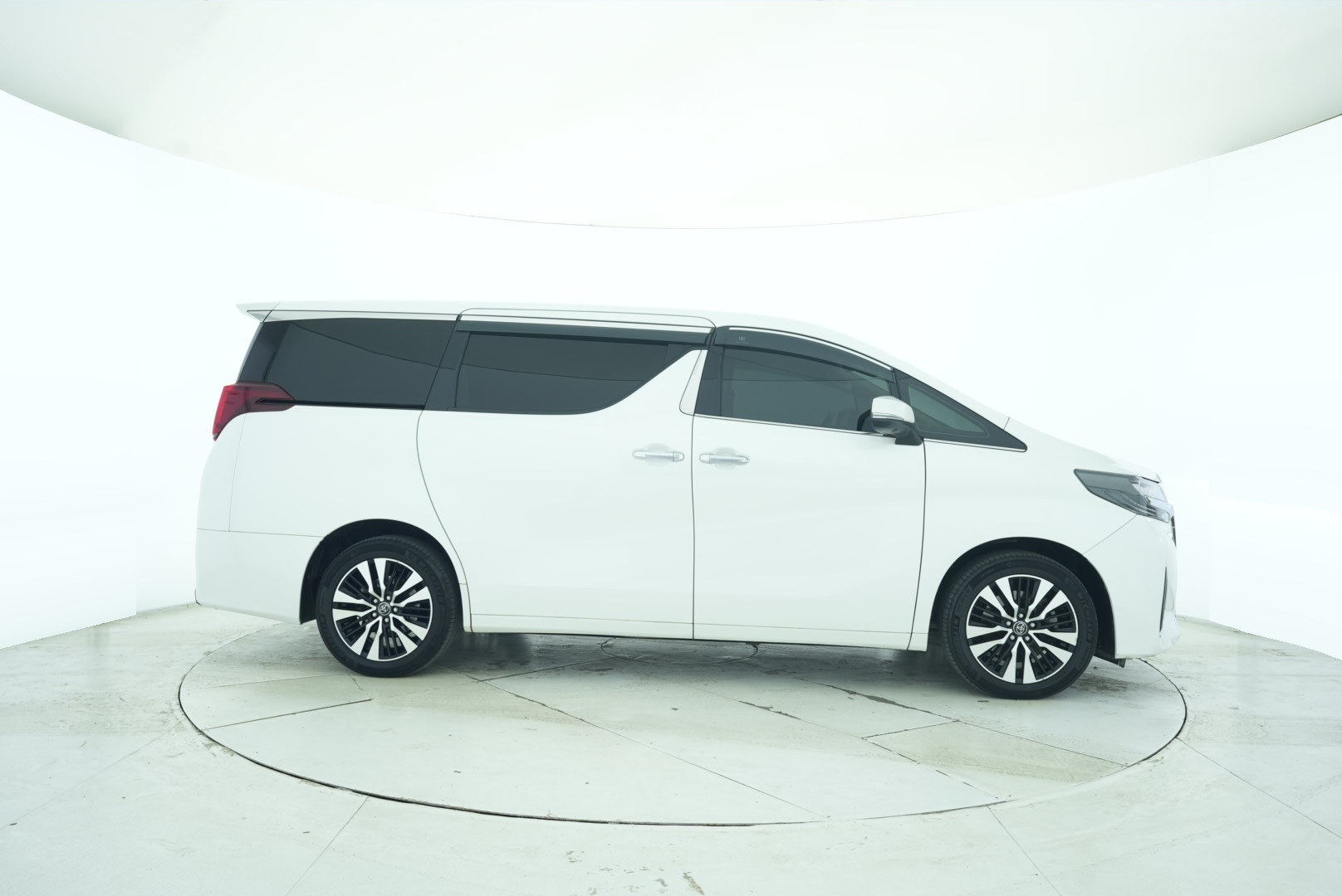 Toyota Elfa 2018 — фото 7