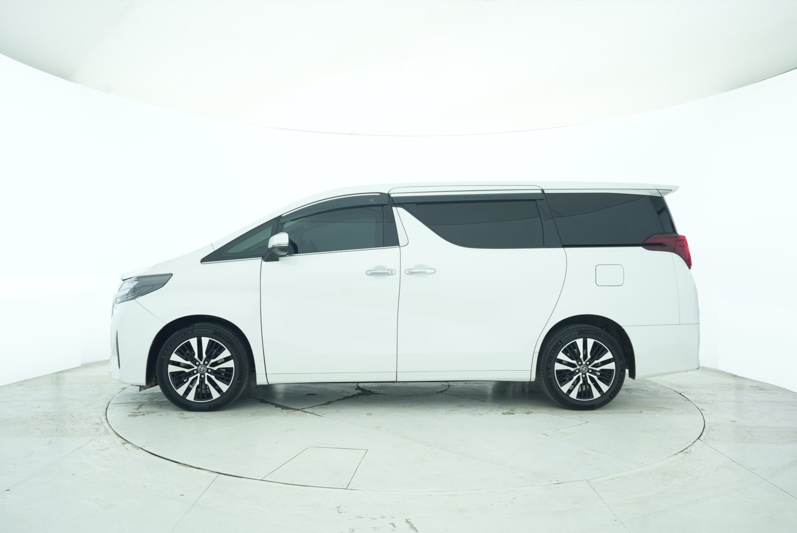 Toyota Elfa 2018 — фото 3