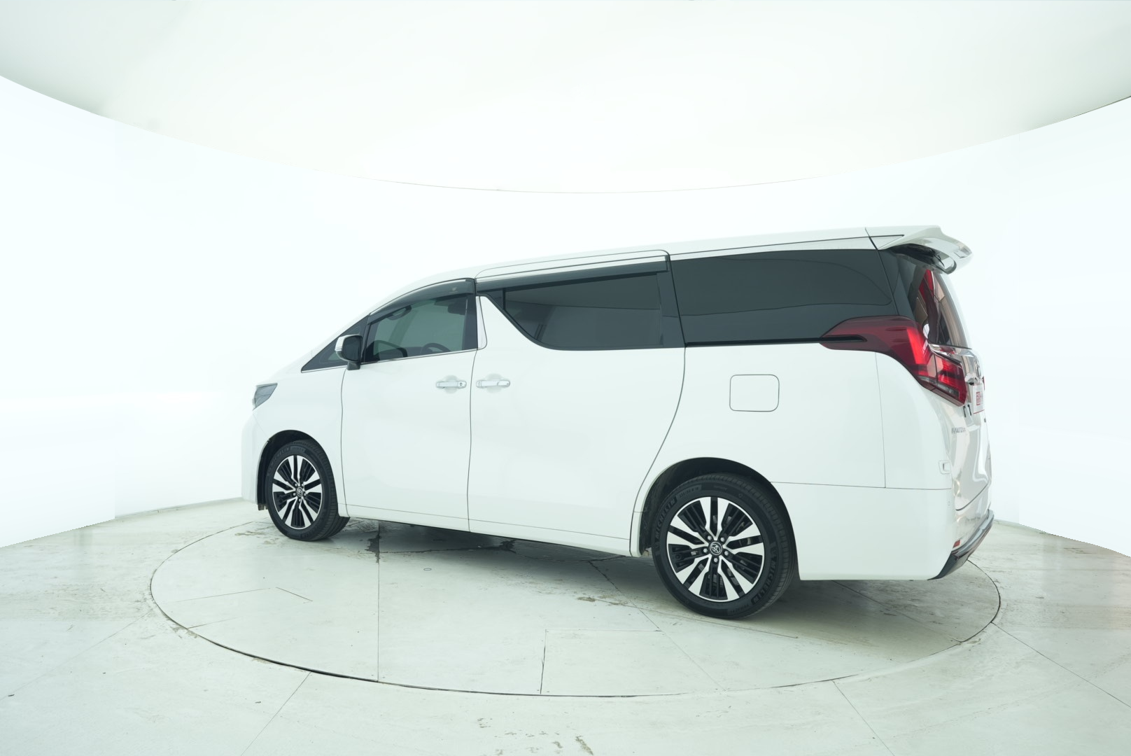Toyota Elfa 2018 — фото 4