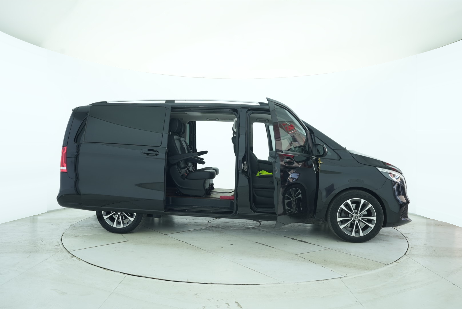 Mercedes Benz V-Class 2018 — фото 11