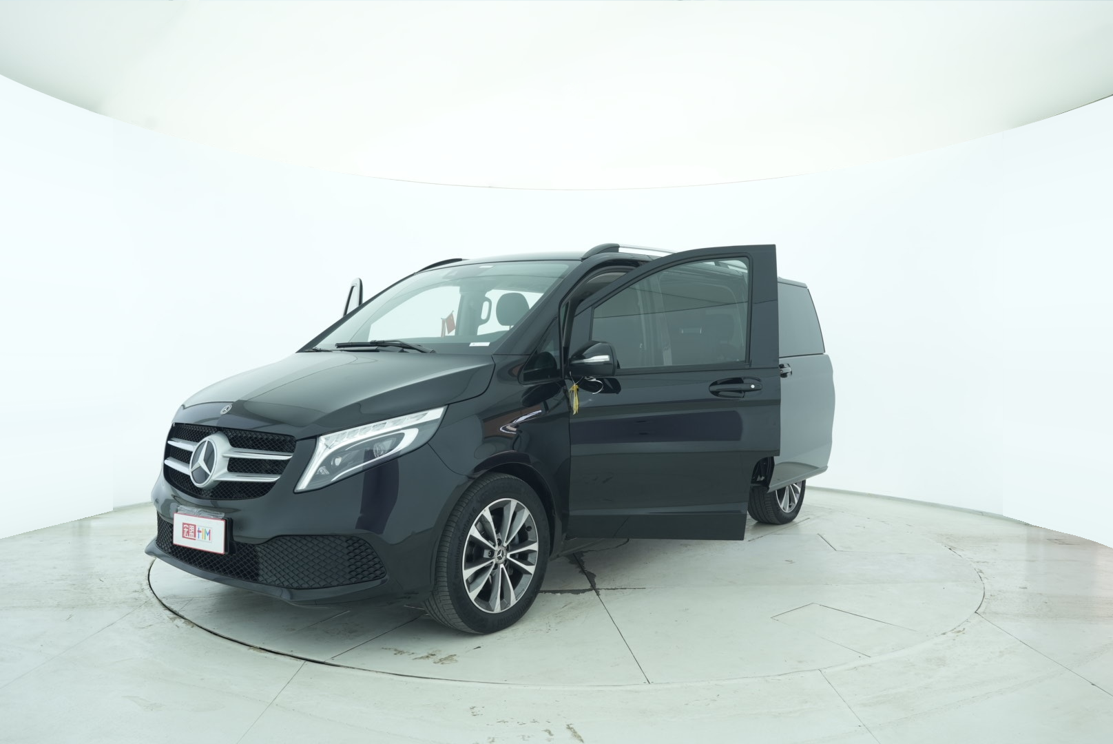 Mercedes Benz V-Class 2018 — фото 10