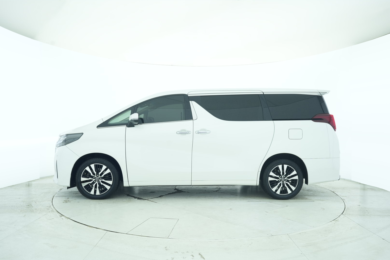 Toyota Elfa 2018 — фото 3