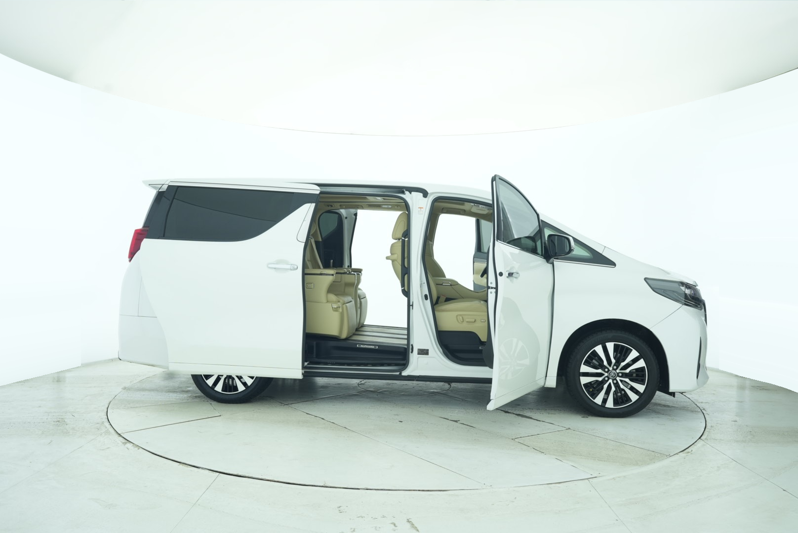 Toyota Elfa 2018 — фото 11