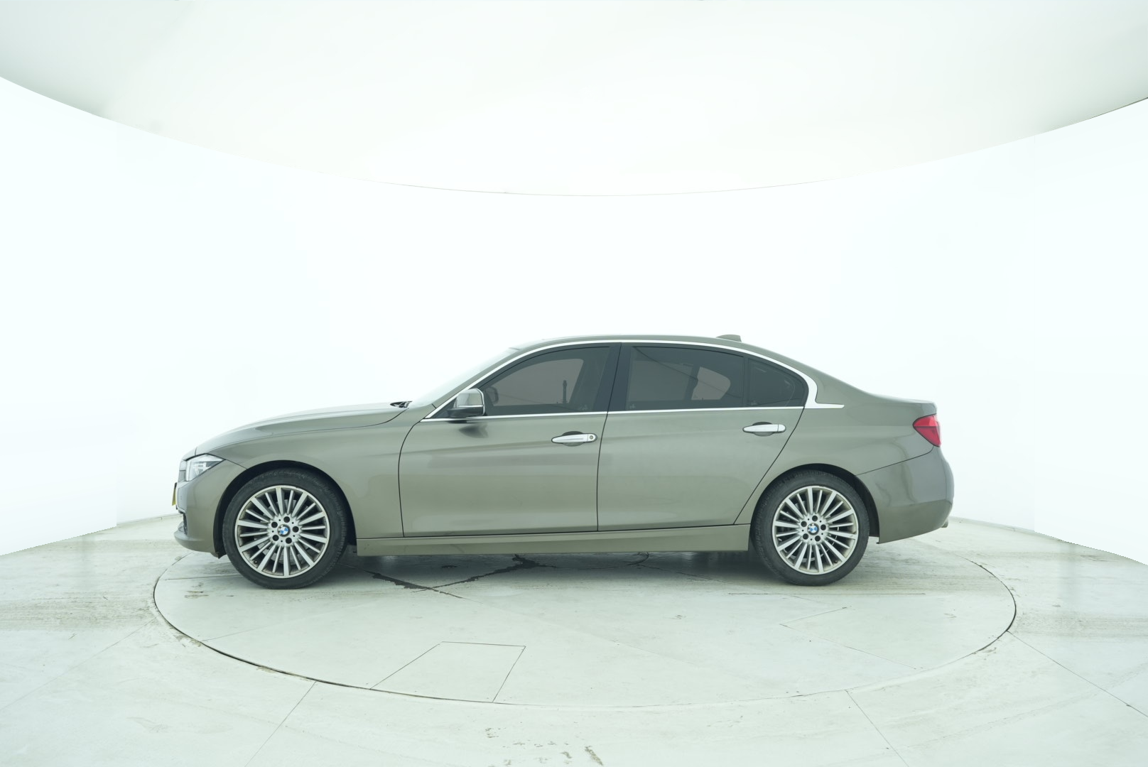 BMW 3 Series 2018 — фото 3