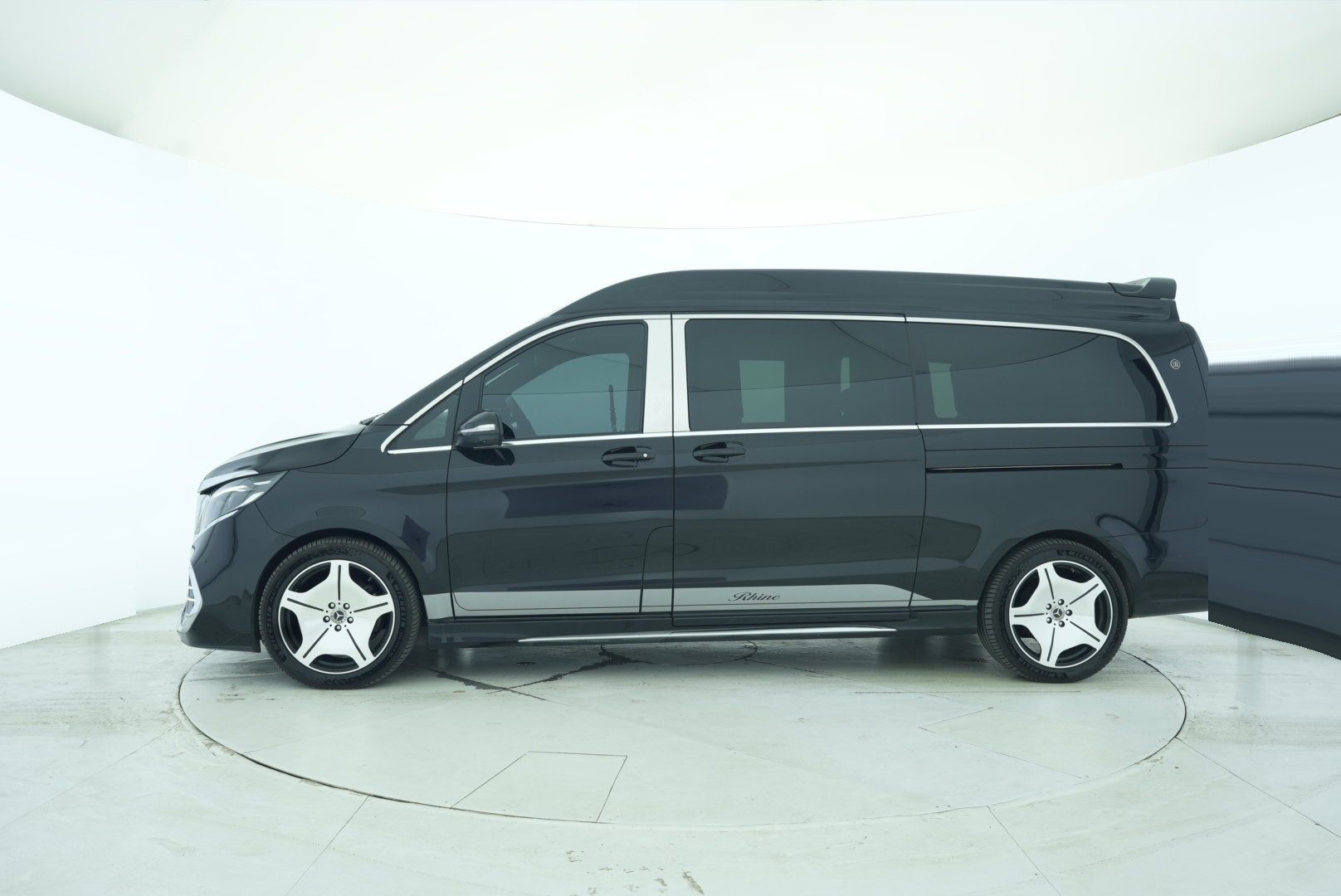 Mercedes Benz V-Class 2024 — фото 3