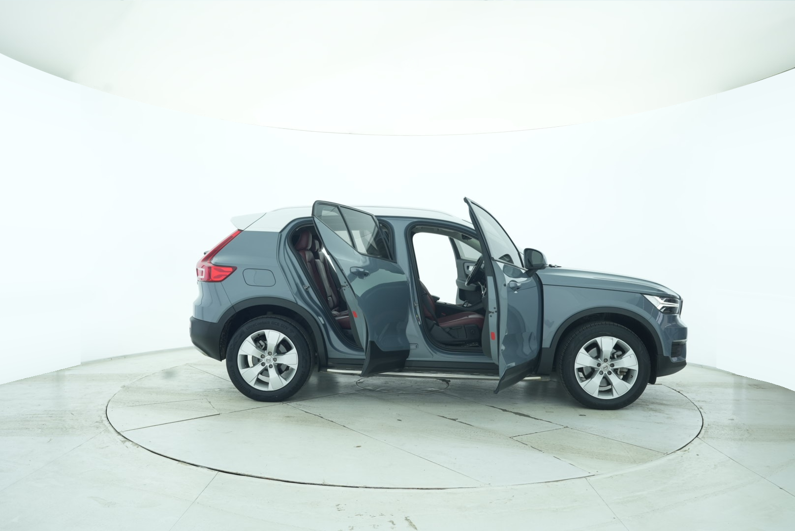 VOLVO XC40 2021 — фото 11