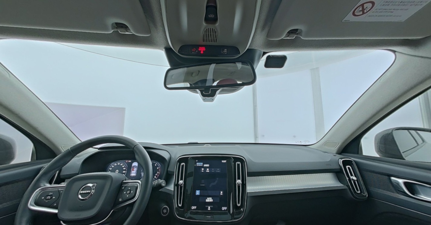 VOLVO XC40 2021 — фото 1