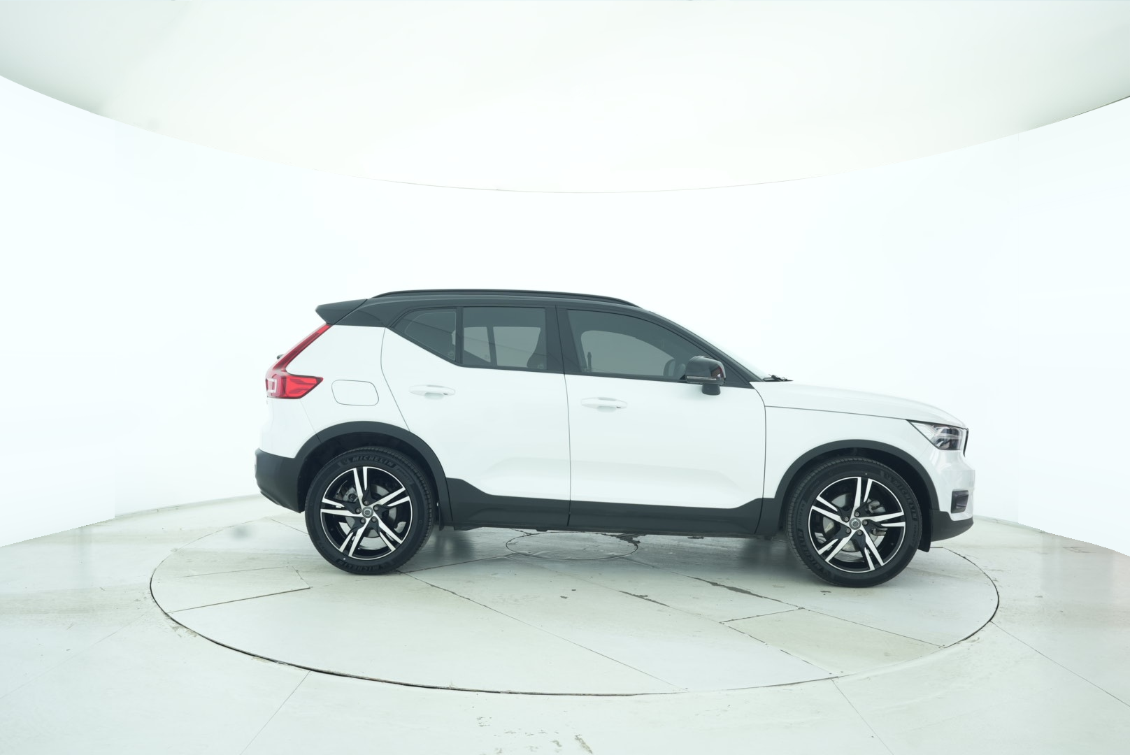 VOLVO XC40 2021 — фото 7