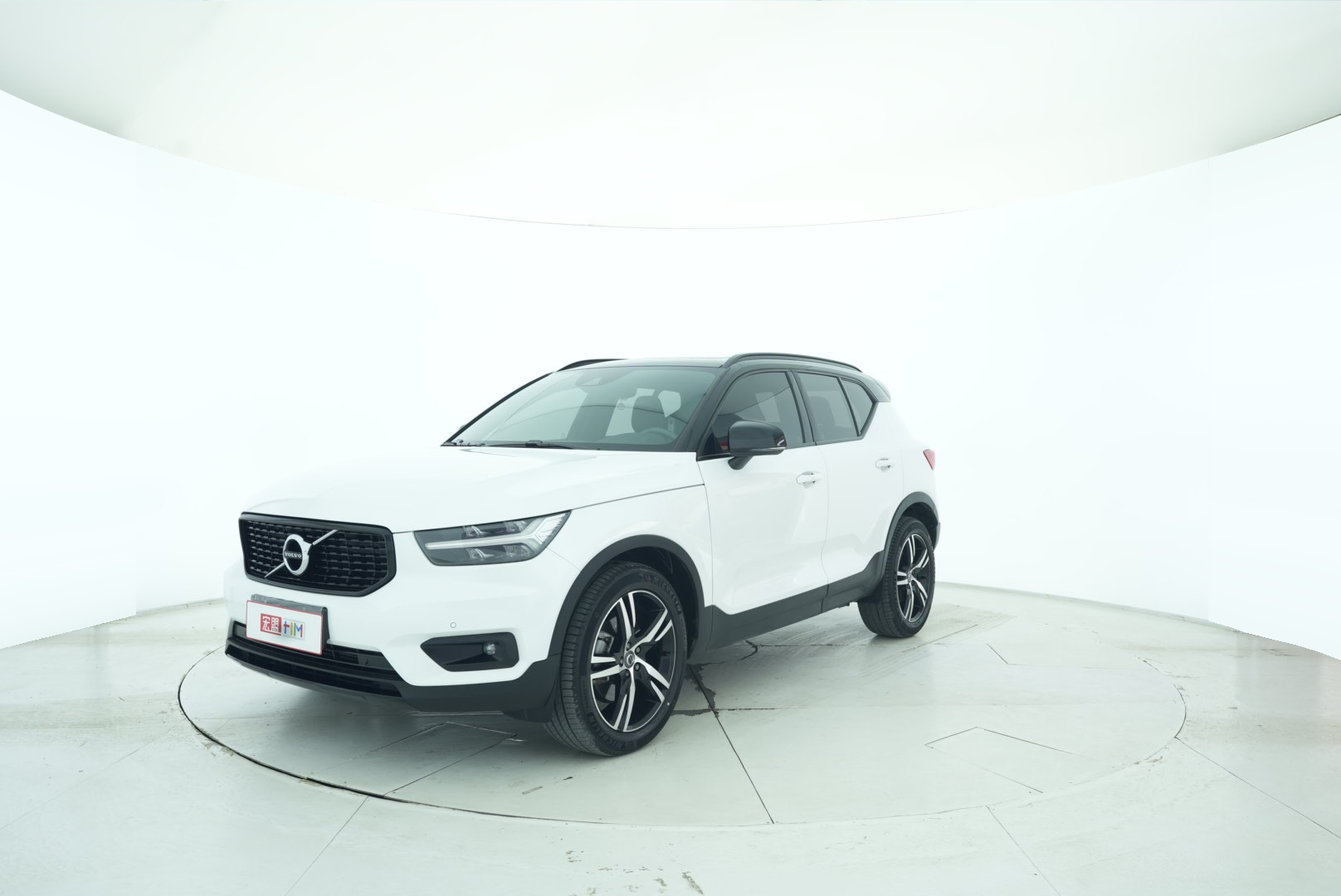 VOLVO XC40 2021 — фото 2