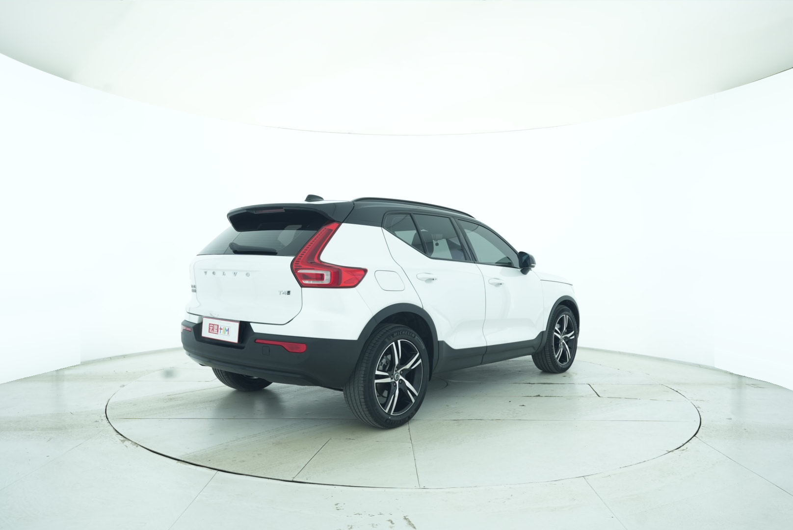 VOLVO XC40 2021 — фото 6
