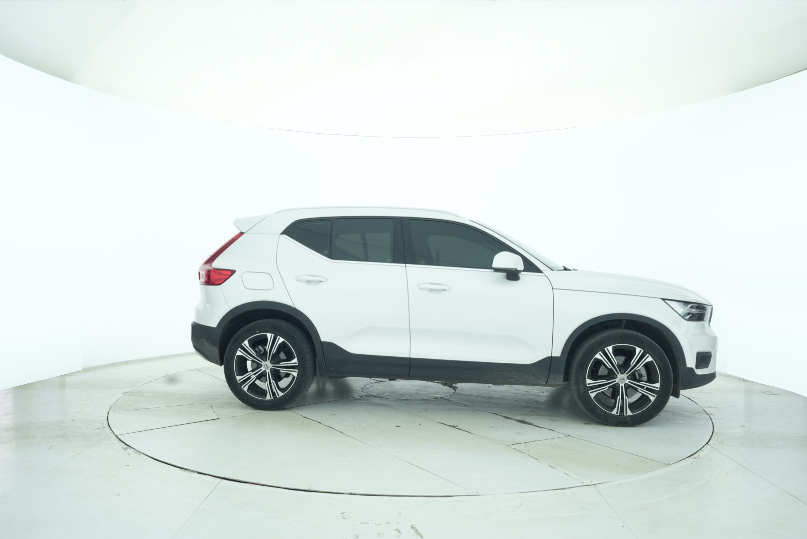 VOLVO XC40 2021 — фото 7