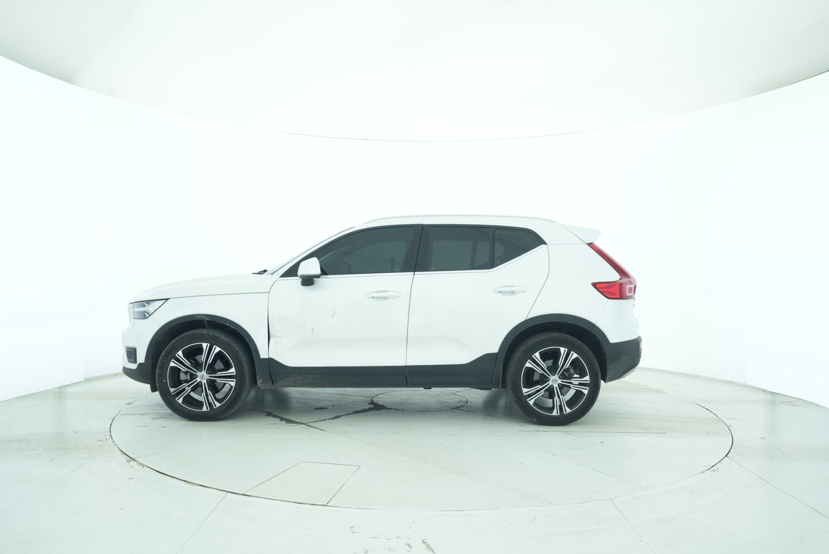 VOLVO XC40 2021 — фото 3