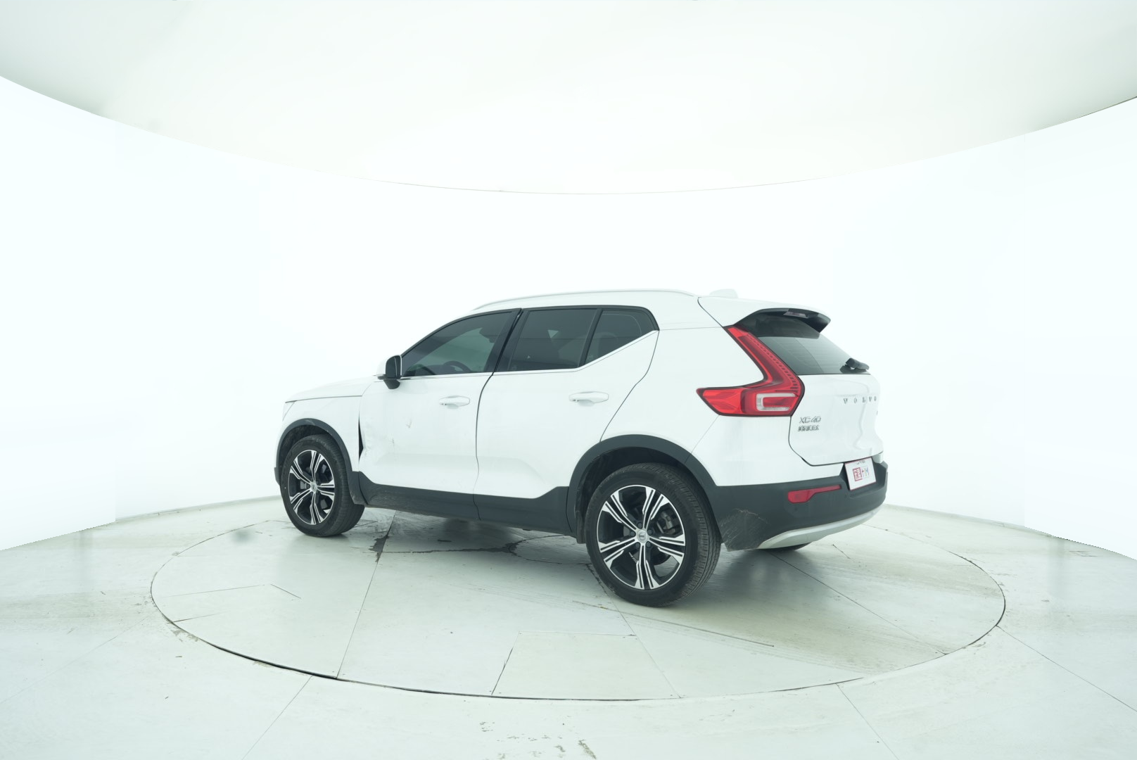 VOLVO XC40 2021 — фото 4
