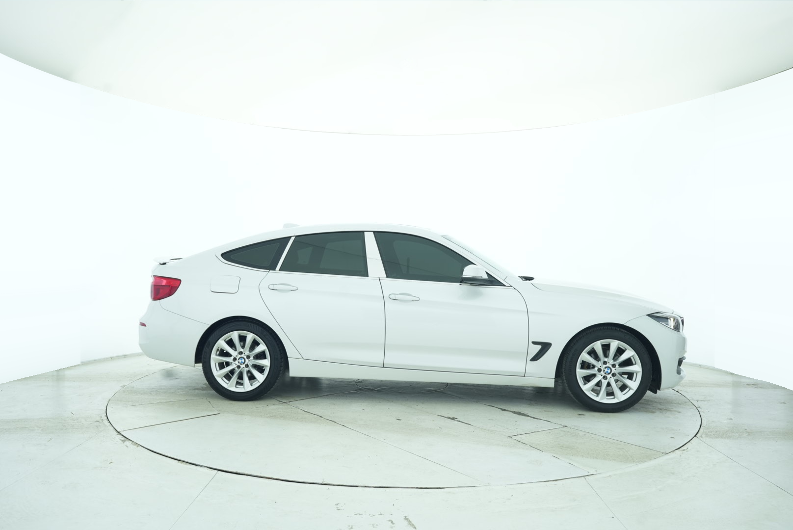 BMW 3 Series GT 2018 — фото 7
