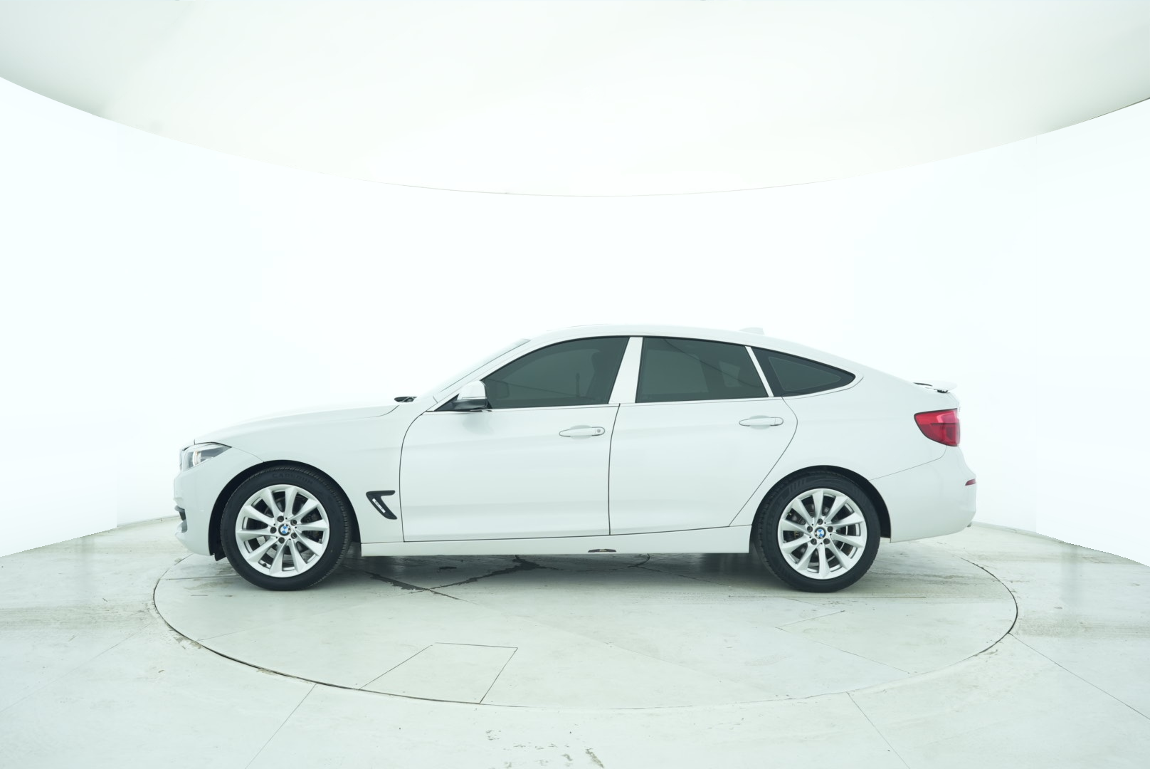 BMW 3 Series GT 2018 — фото 3