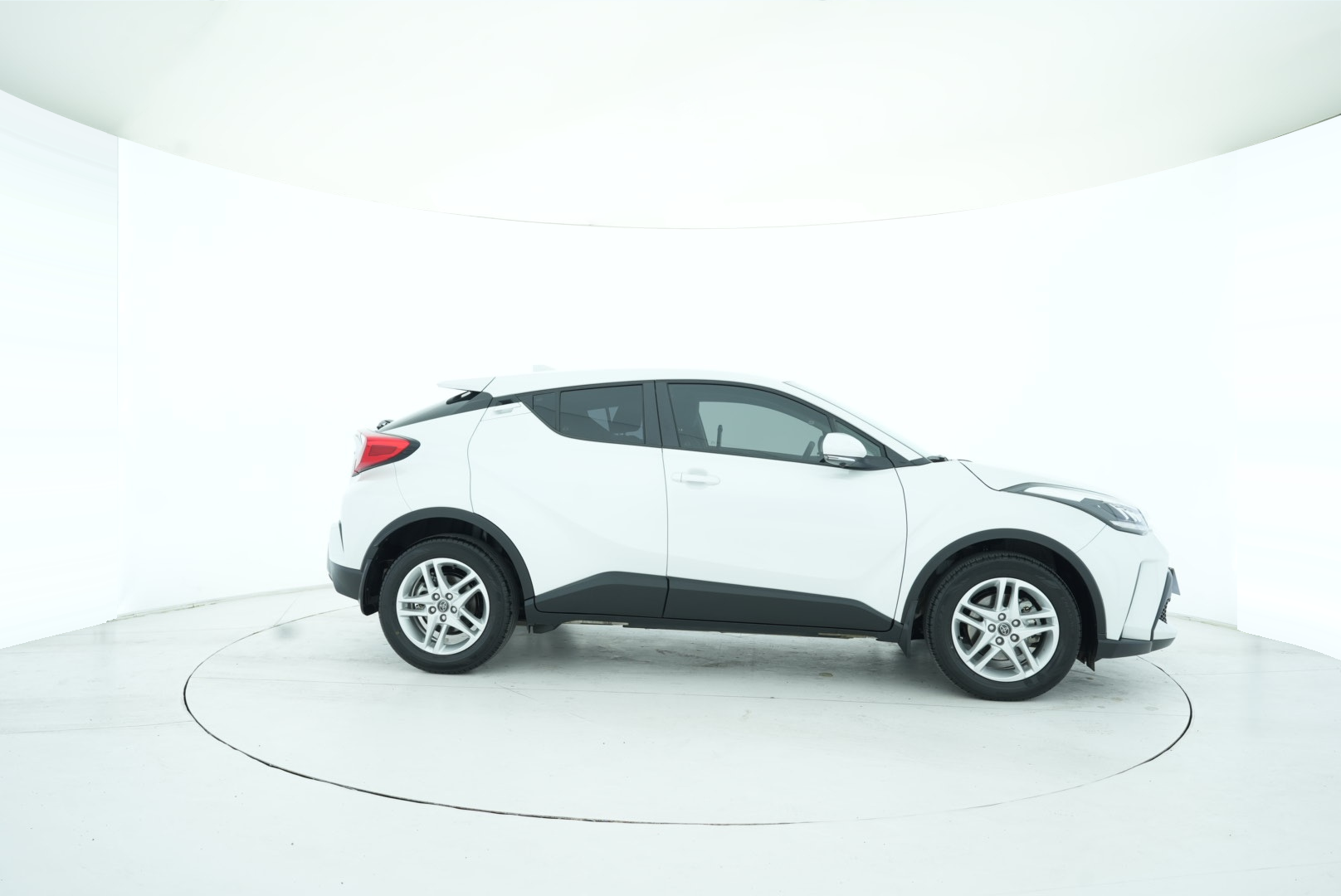 Toyota C-HR 2023 — фото 12