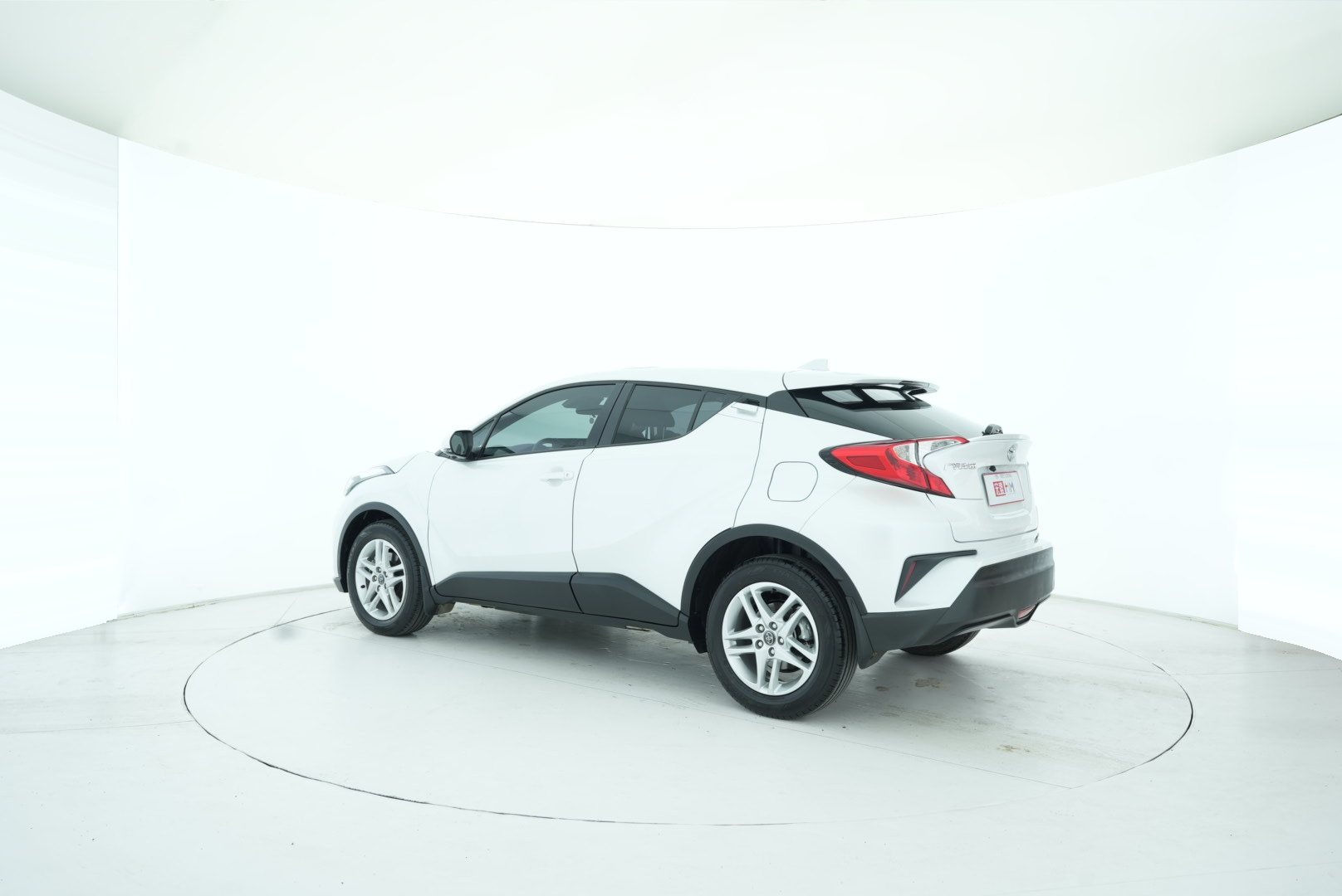 Toyota C-HR 2023 — фото 7
