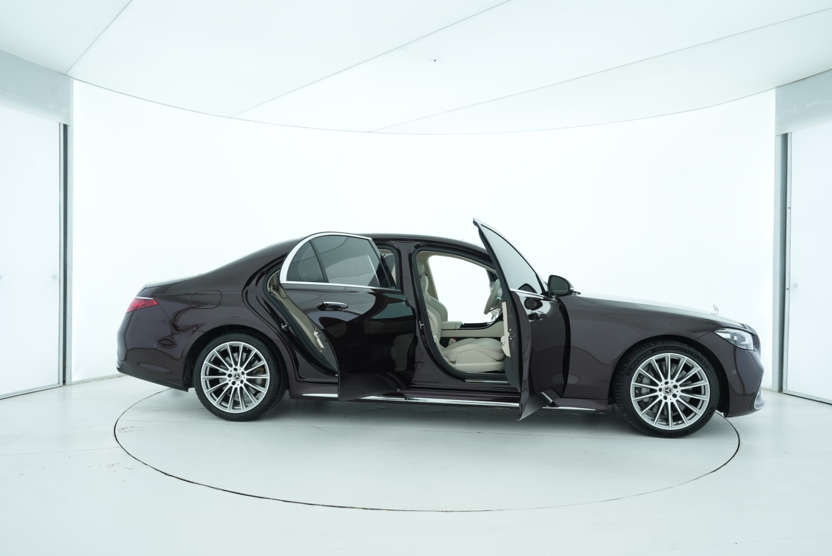 Mercedes Benz S-Class 2022 — фото 13