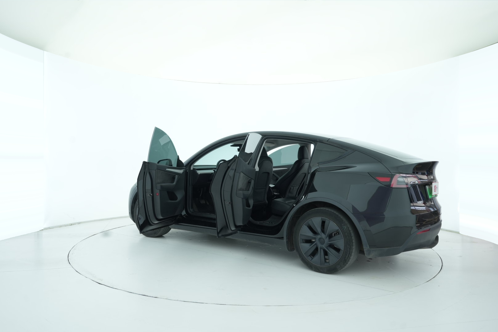 Tesla Model Y 2023 — фото 13