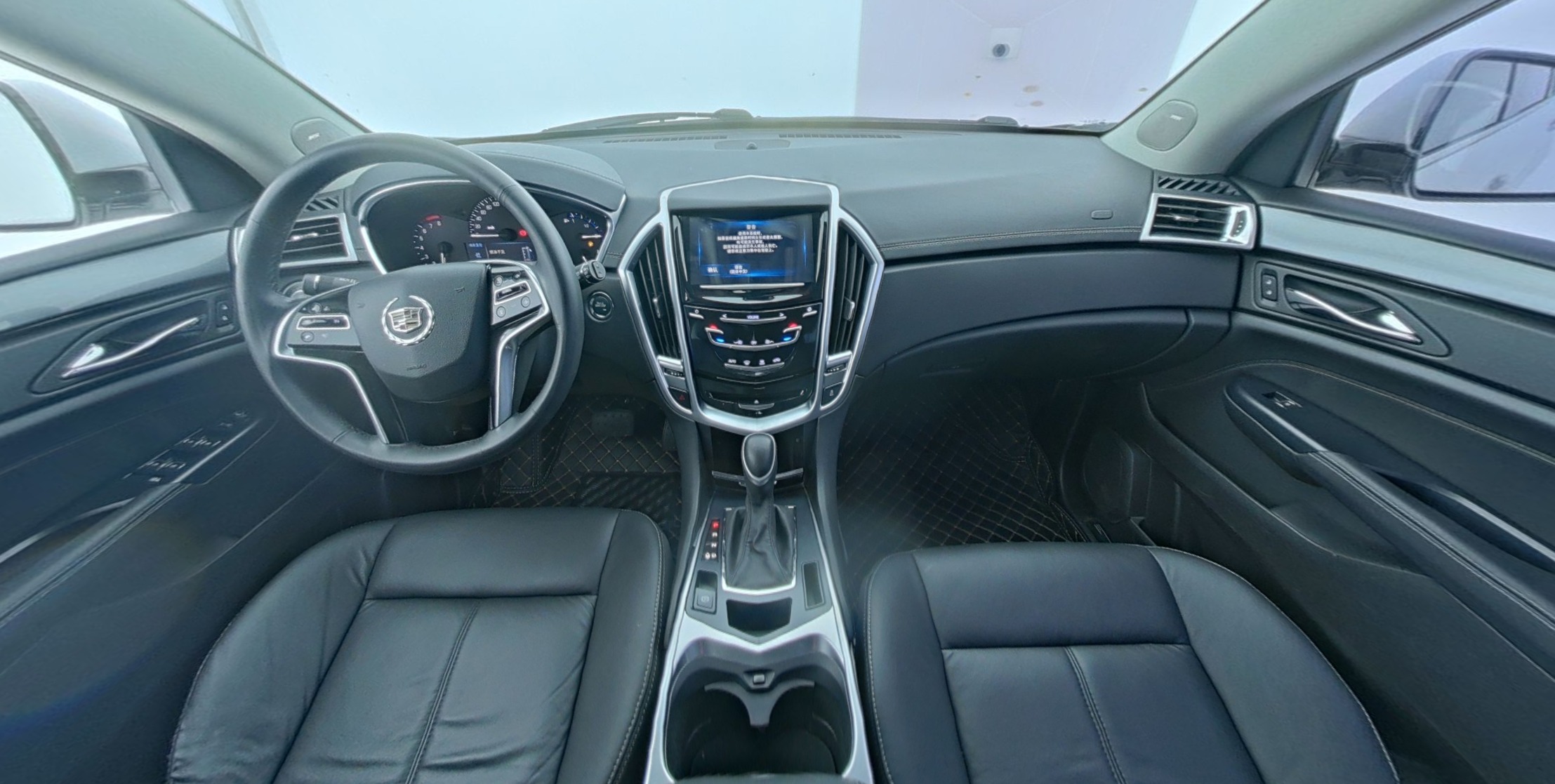 Cadillac SRX 2015 — фото 1
