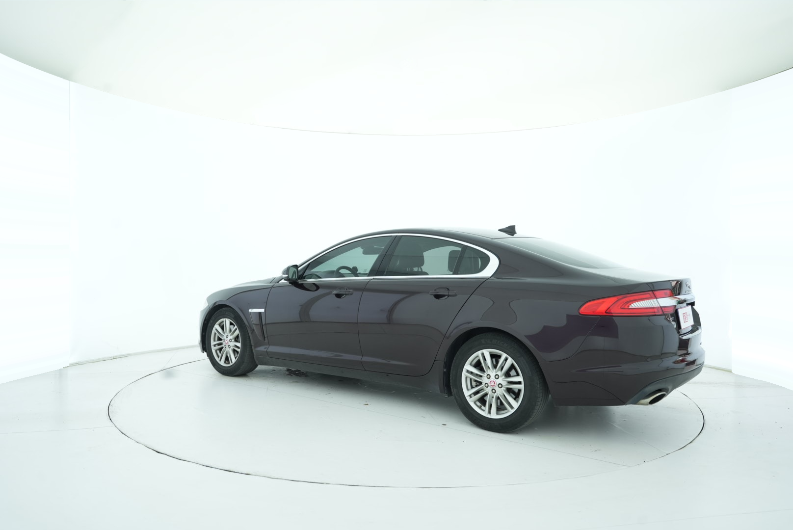 Jaguar XF 2015 — фото 4
