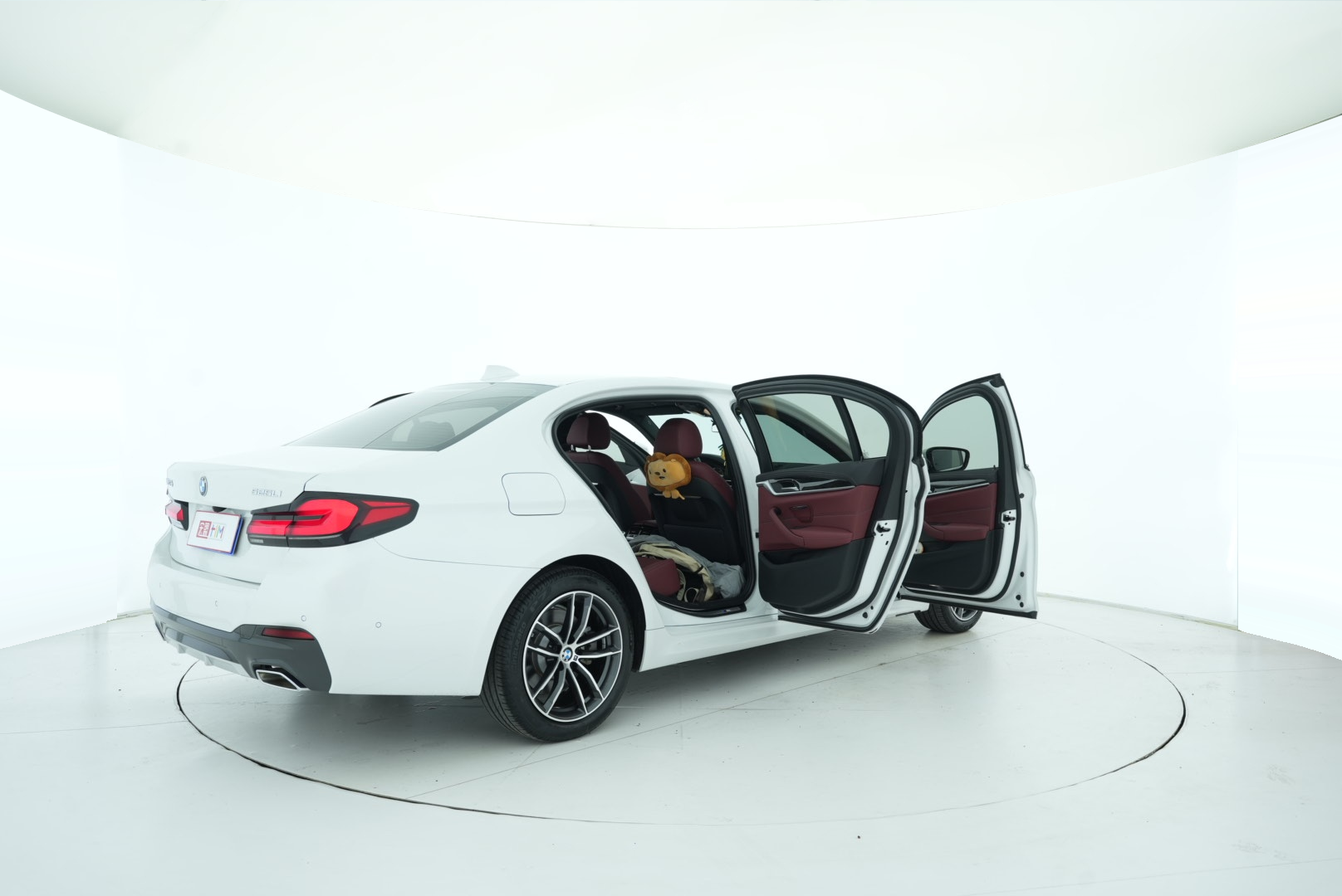 BMW 5 Series 2021 — фото 14