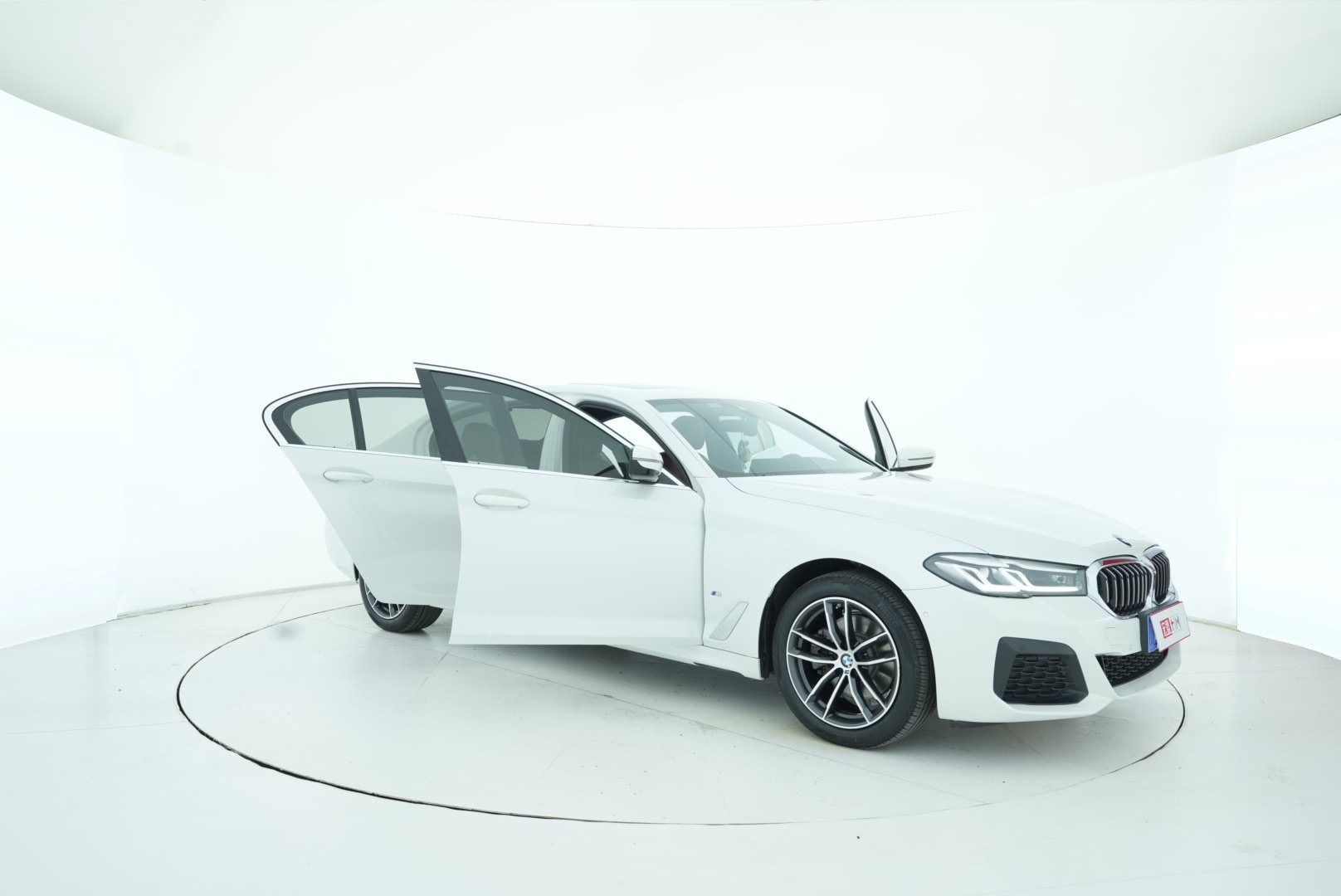 BMW 5 Series 2021 — фото 17