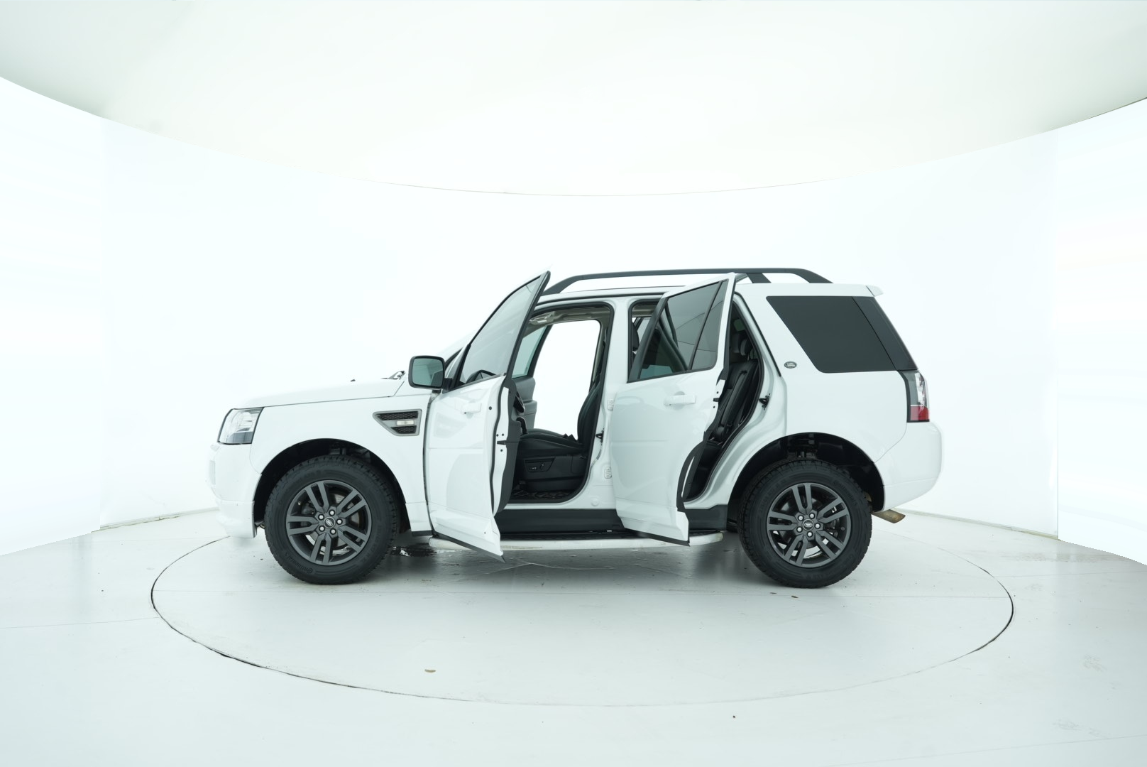 Land Rover Divine Walker 2015 — фото 11
