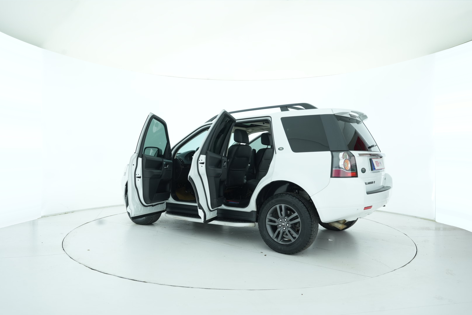 Land Rover Divine Walker 2015 — фото 12