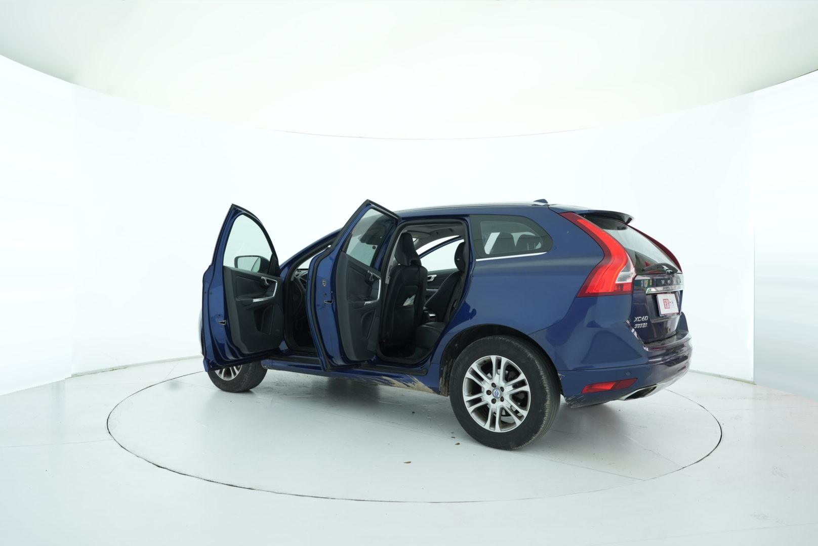 VOLVO XC60 2016 — фото 13