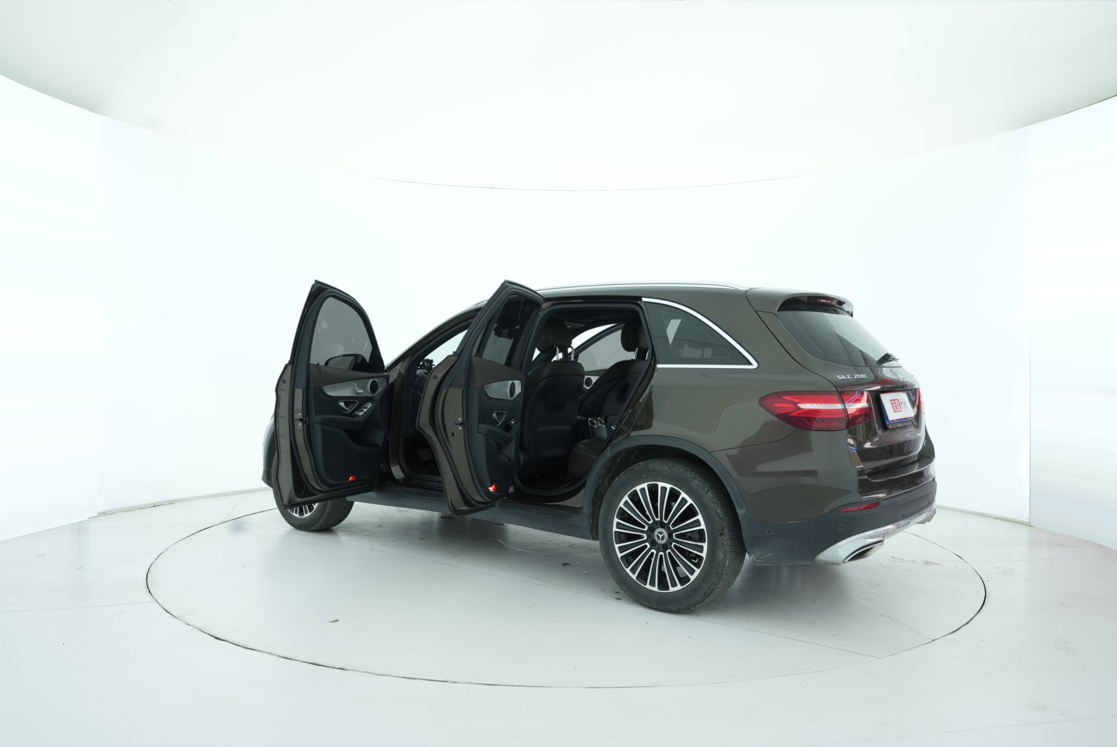 Mercedes Benz GLC 2018 — фото 13