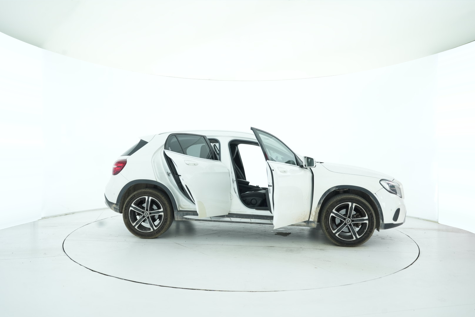 Mercedes Benz GLA 2018 — фото 16