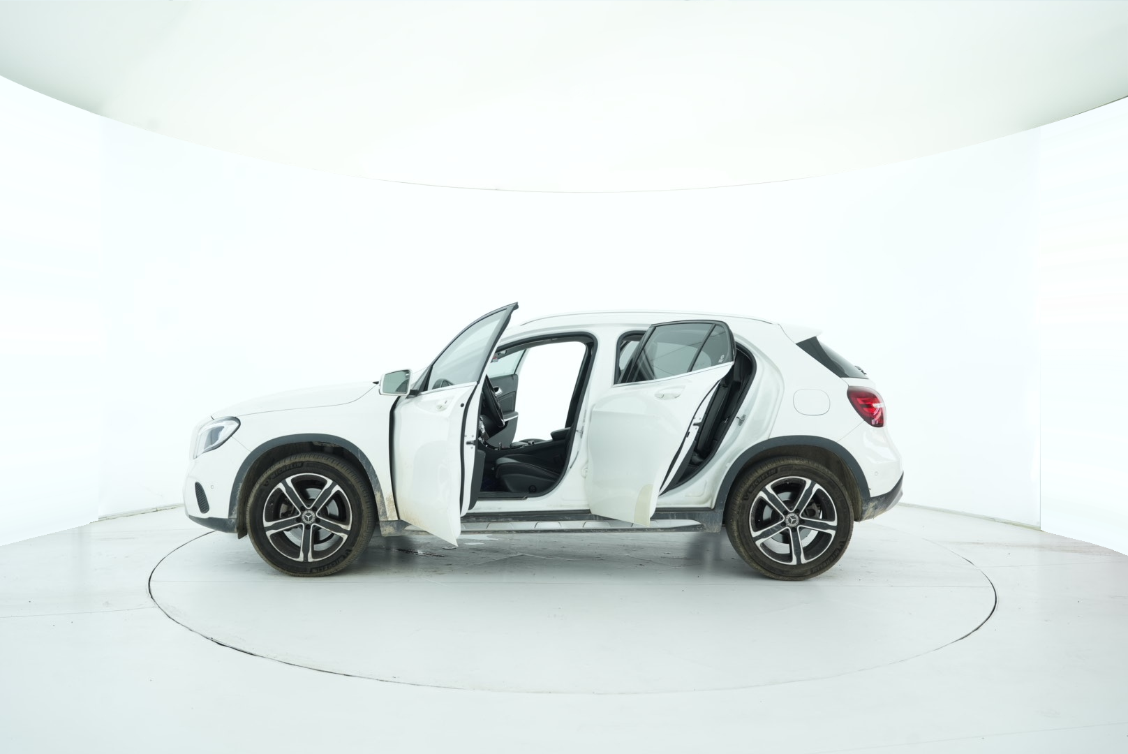 Mercedes Benz GLA 2018 — фото 12