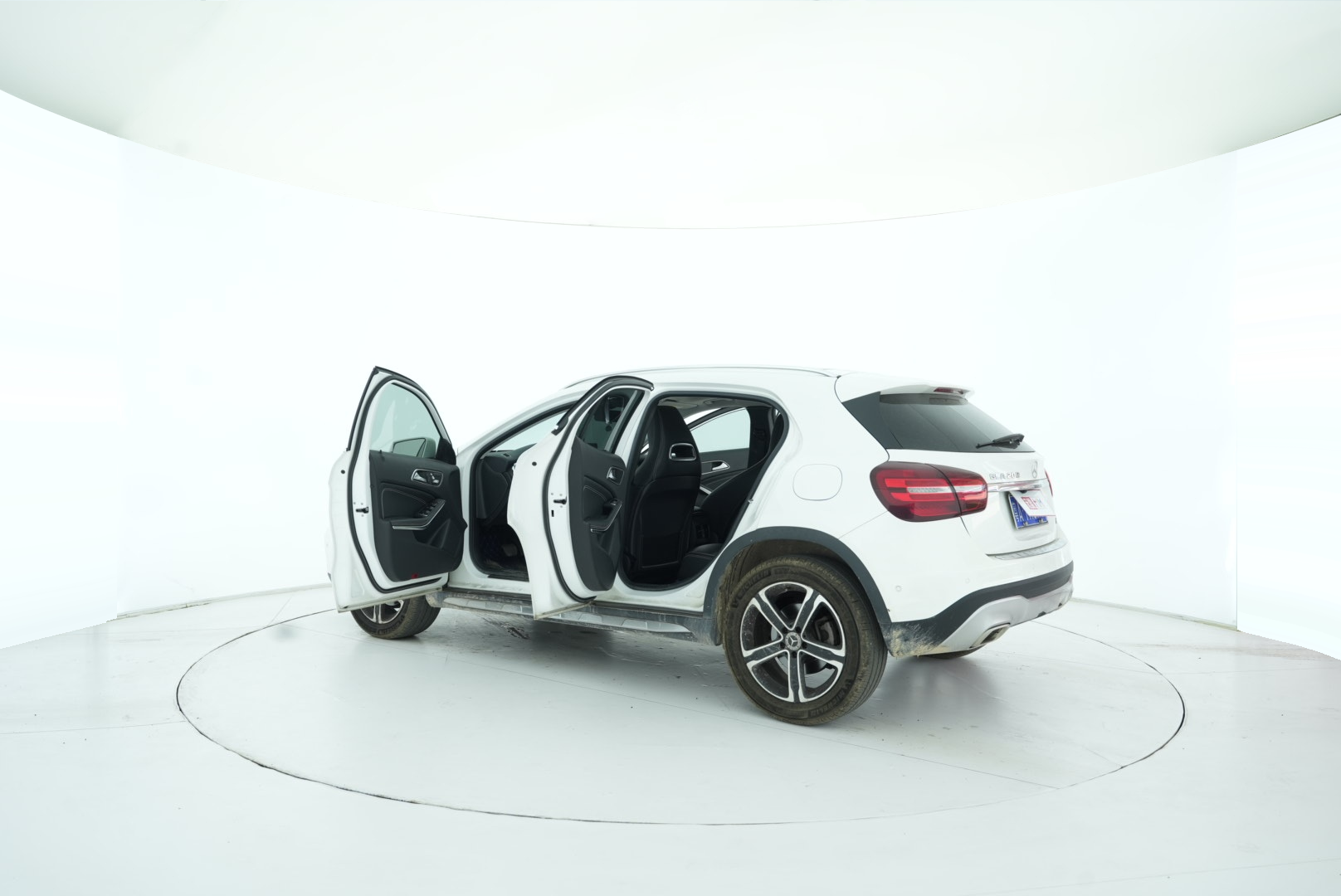 Mercedes Benz GLA 2018 — фото 13