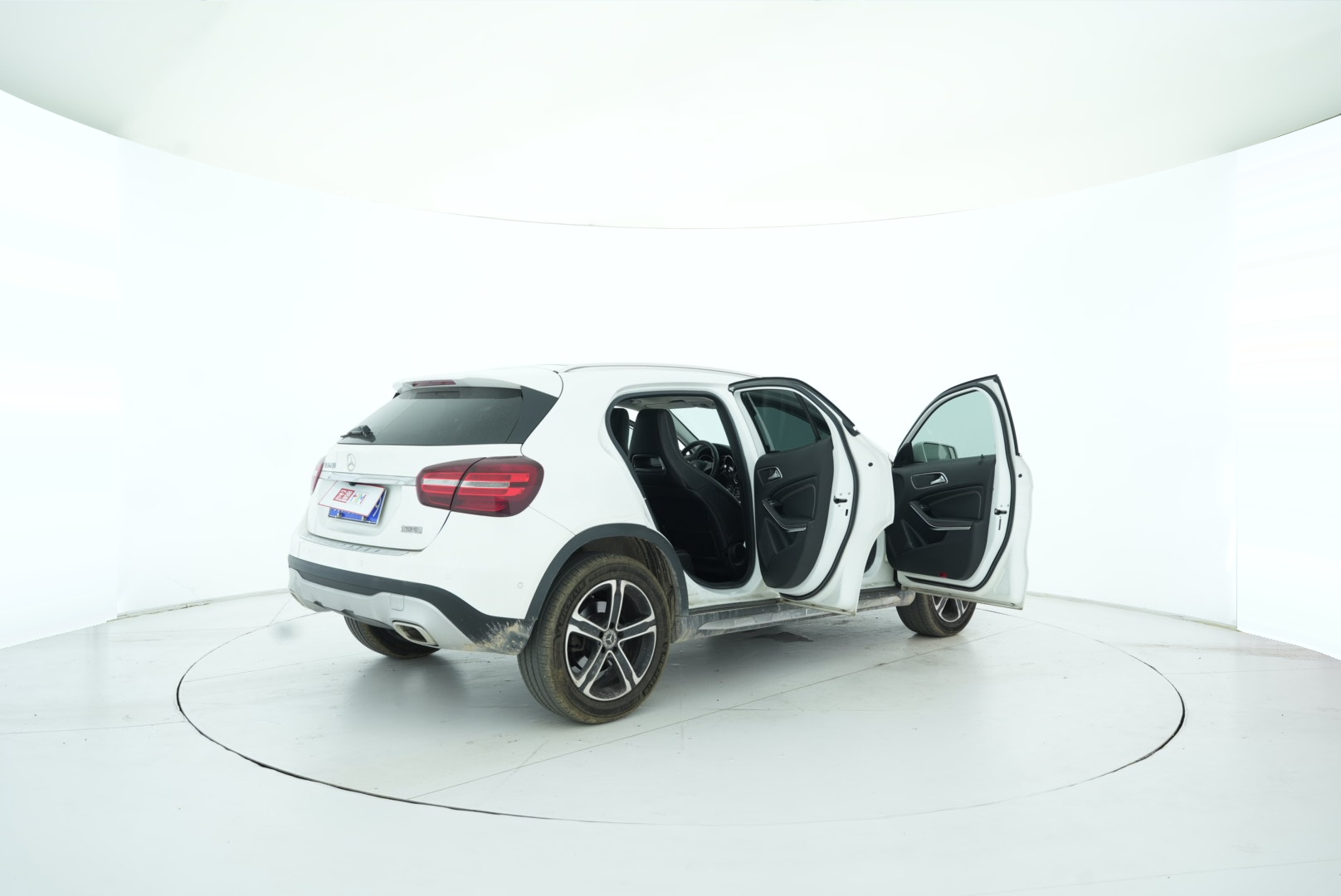 Mercedes Benz GLA 2018 — фото 15