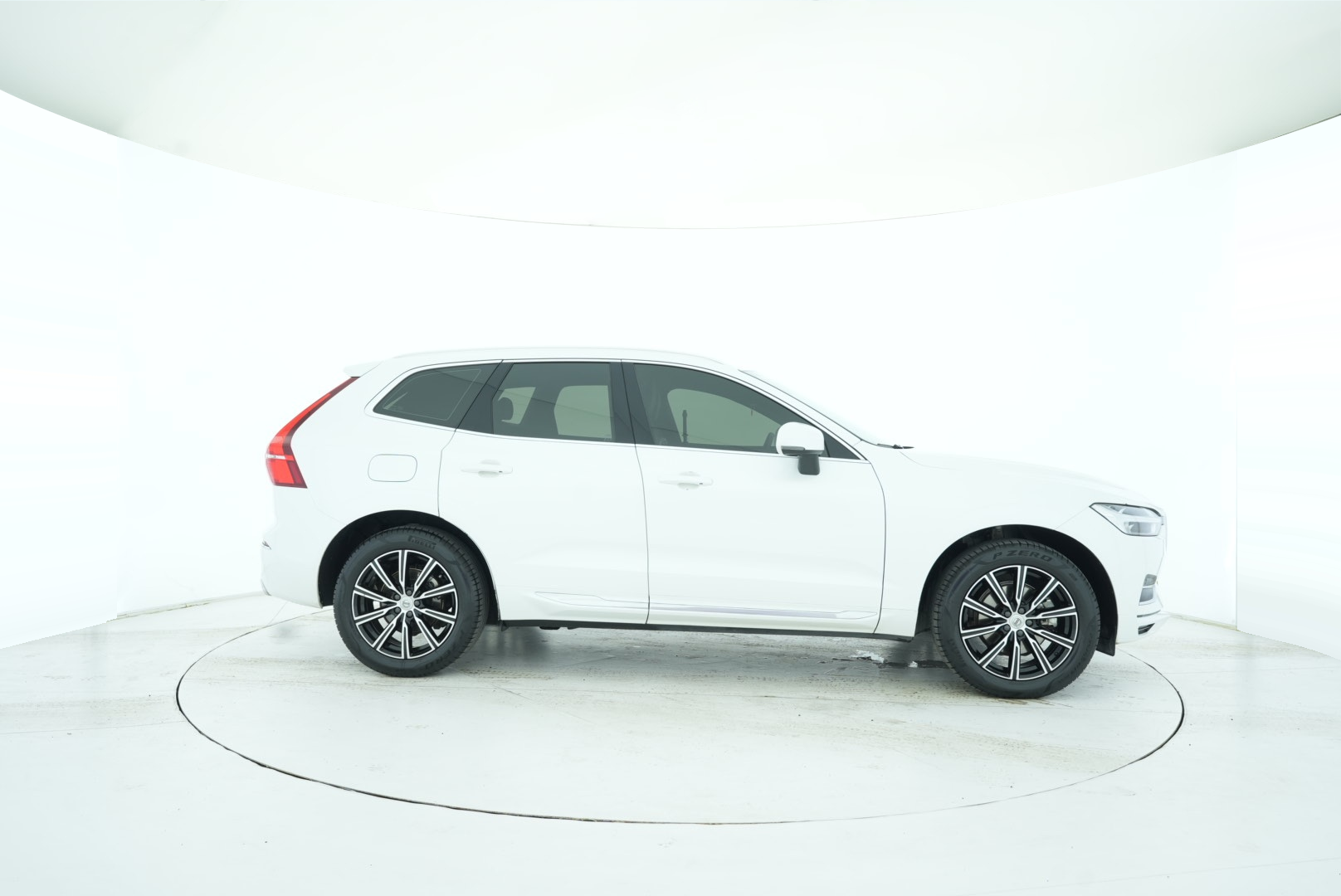 VOLVO XC60 2021 — фото 7