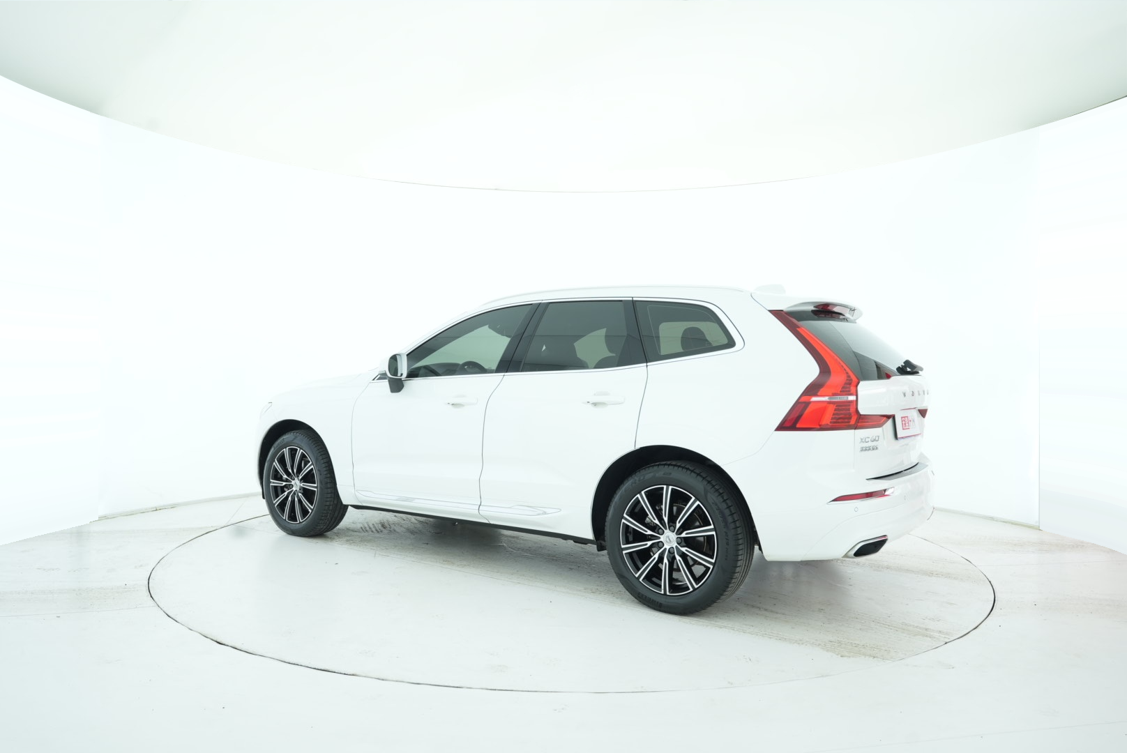 VOLVO XC60 2021 — фото 4