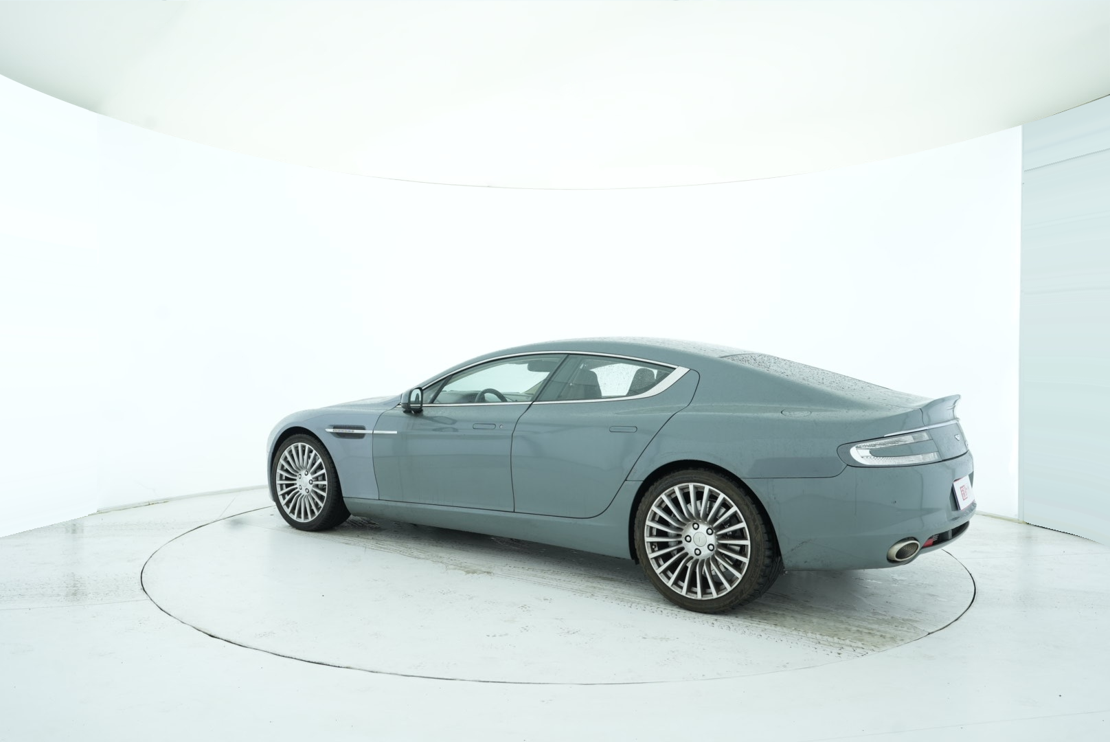 Aston Martin DB9 2013 — фото 4