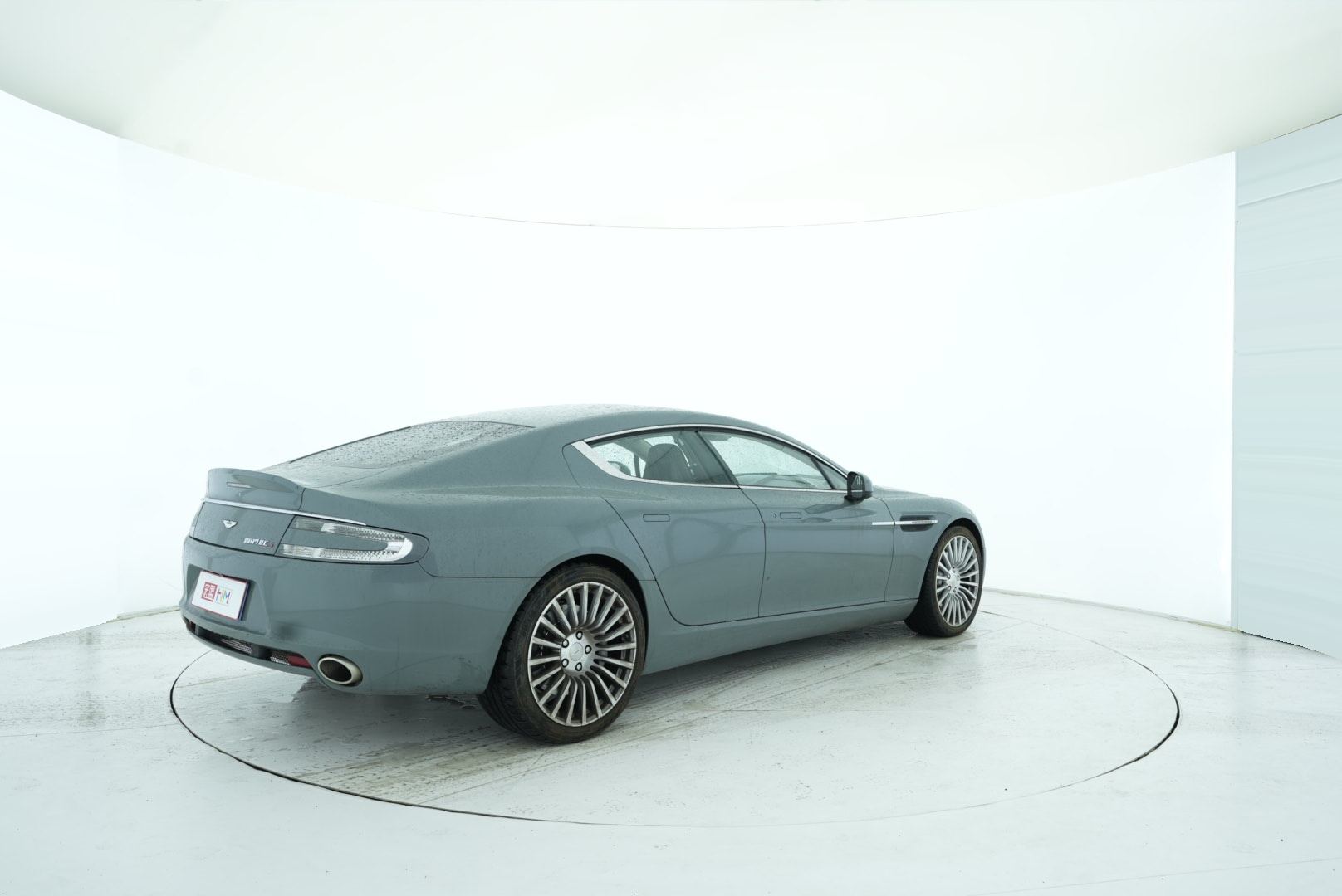Aston Martin DB9 2013 — фото 6