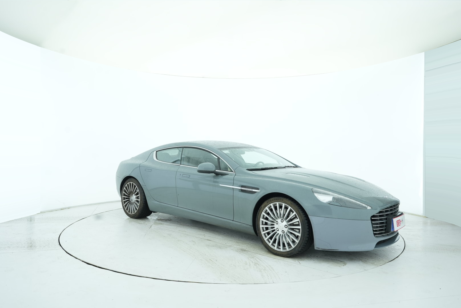 Aston Martin DB9 2013 — фото 8