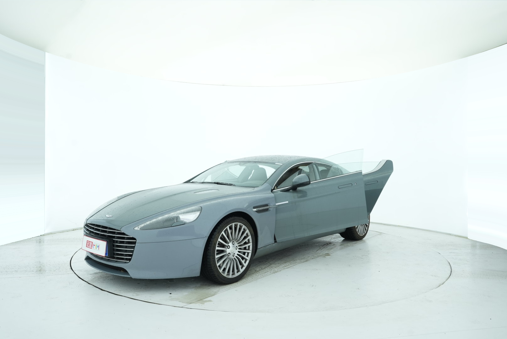 Aston Martin DB9 2013 — фото 11