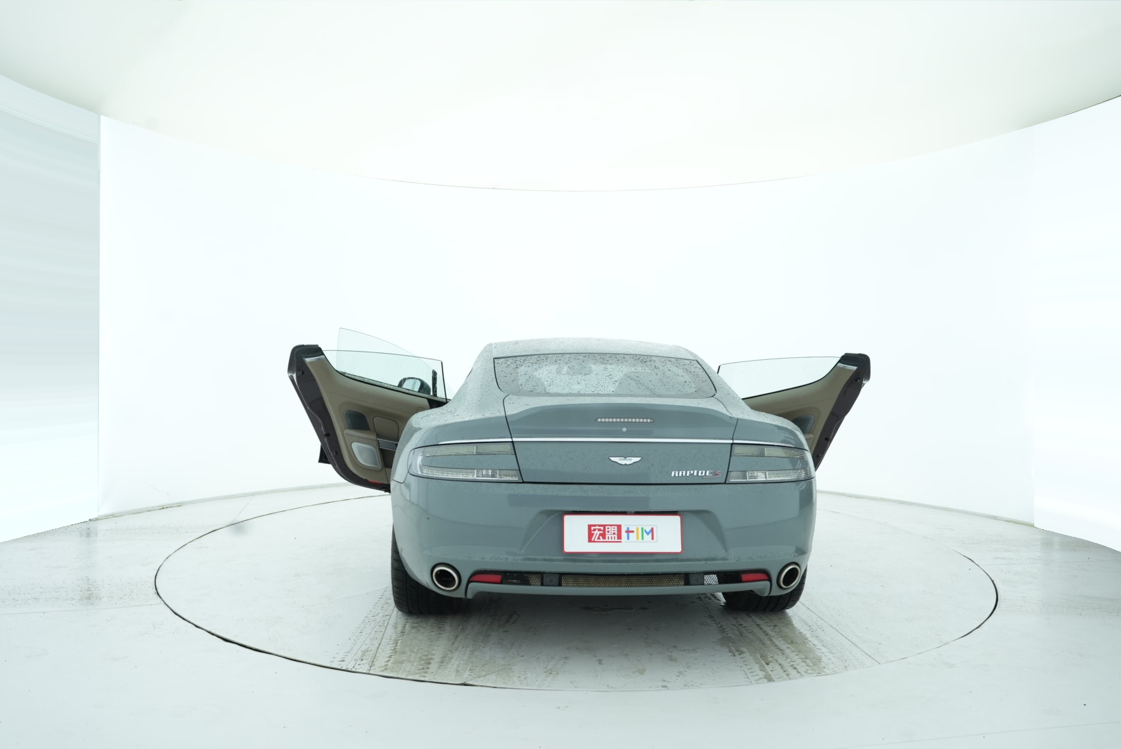 Aston Martin DB9 2013 — фото 14