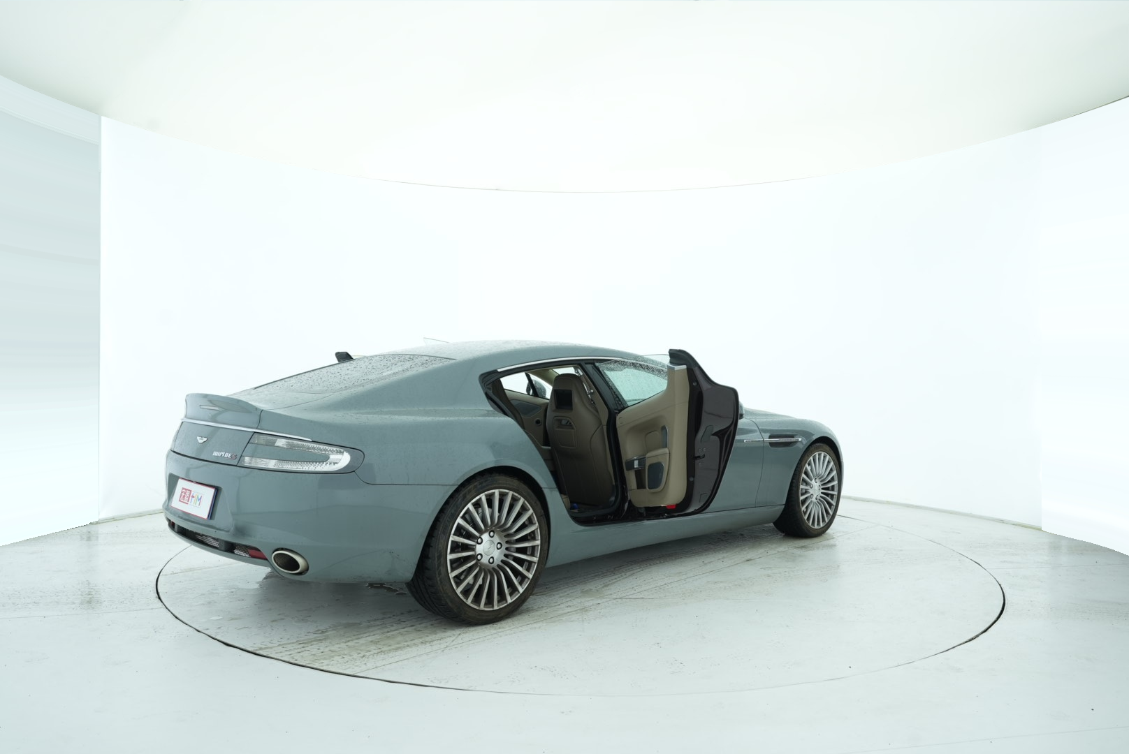 Aston Martin DB9 2013 — фото 15