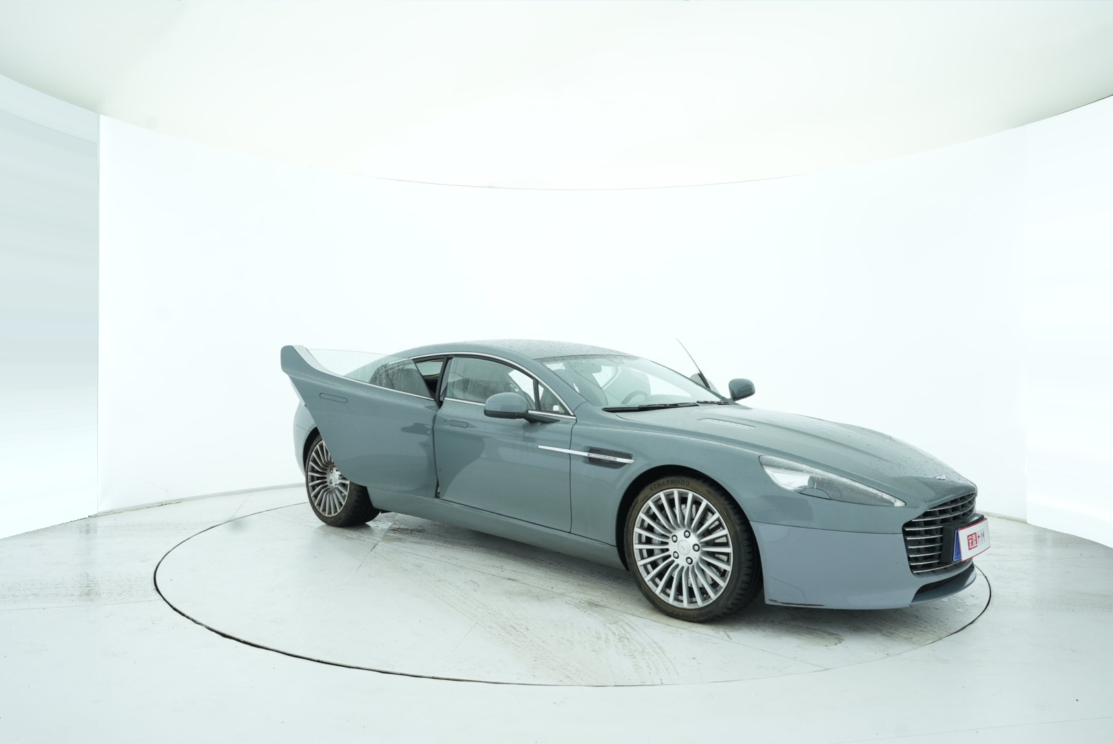 Aston Martin DB9 2013 — фото 17